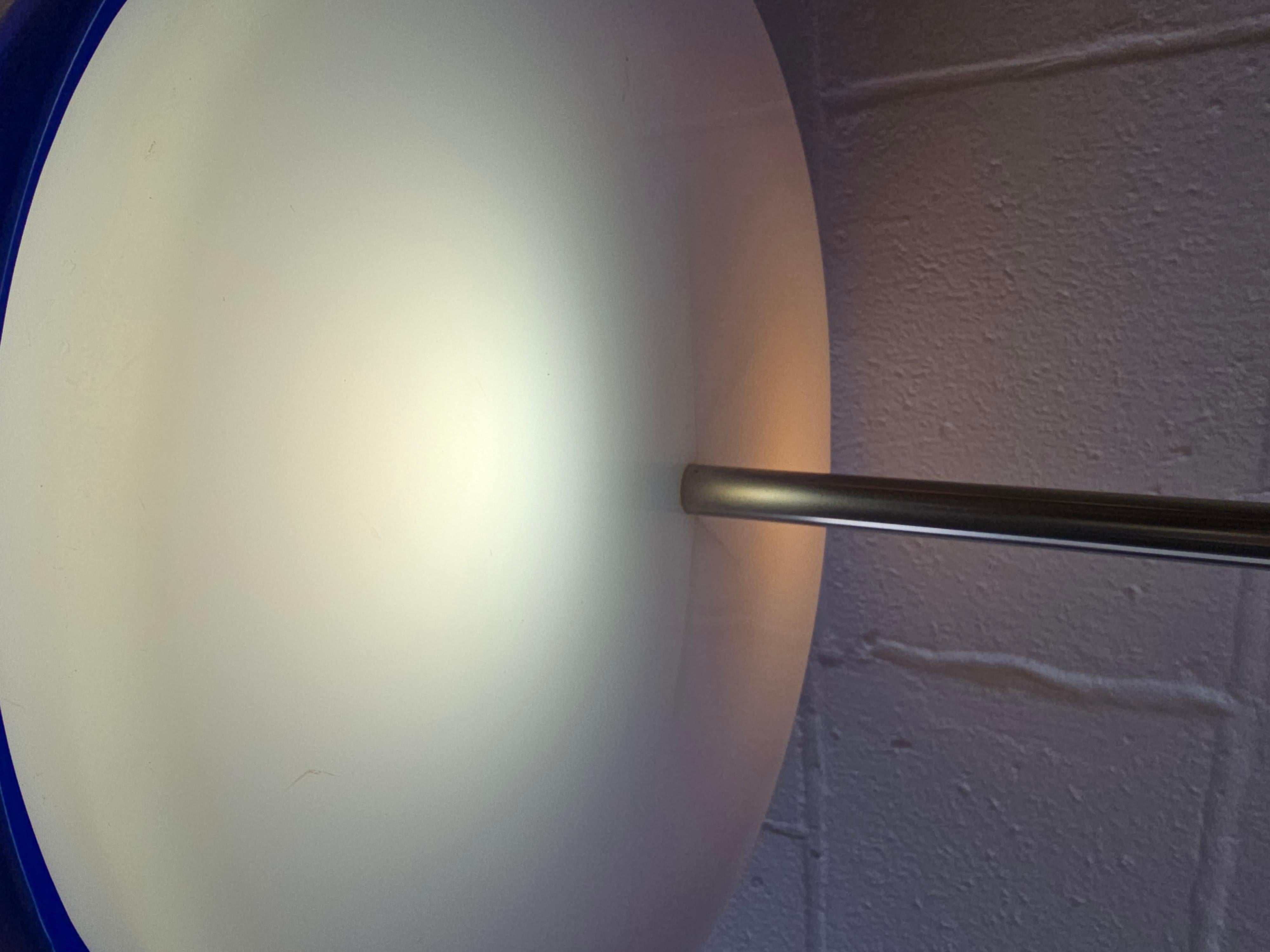 Lampada da tavolo Space AGE a fungo in acrilico e cromo In condizioni discrete in vendita a Toronto, ON