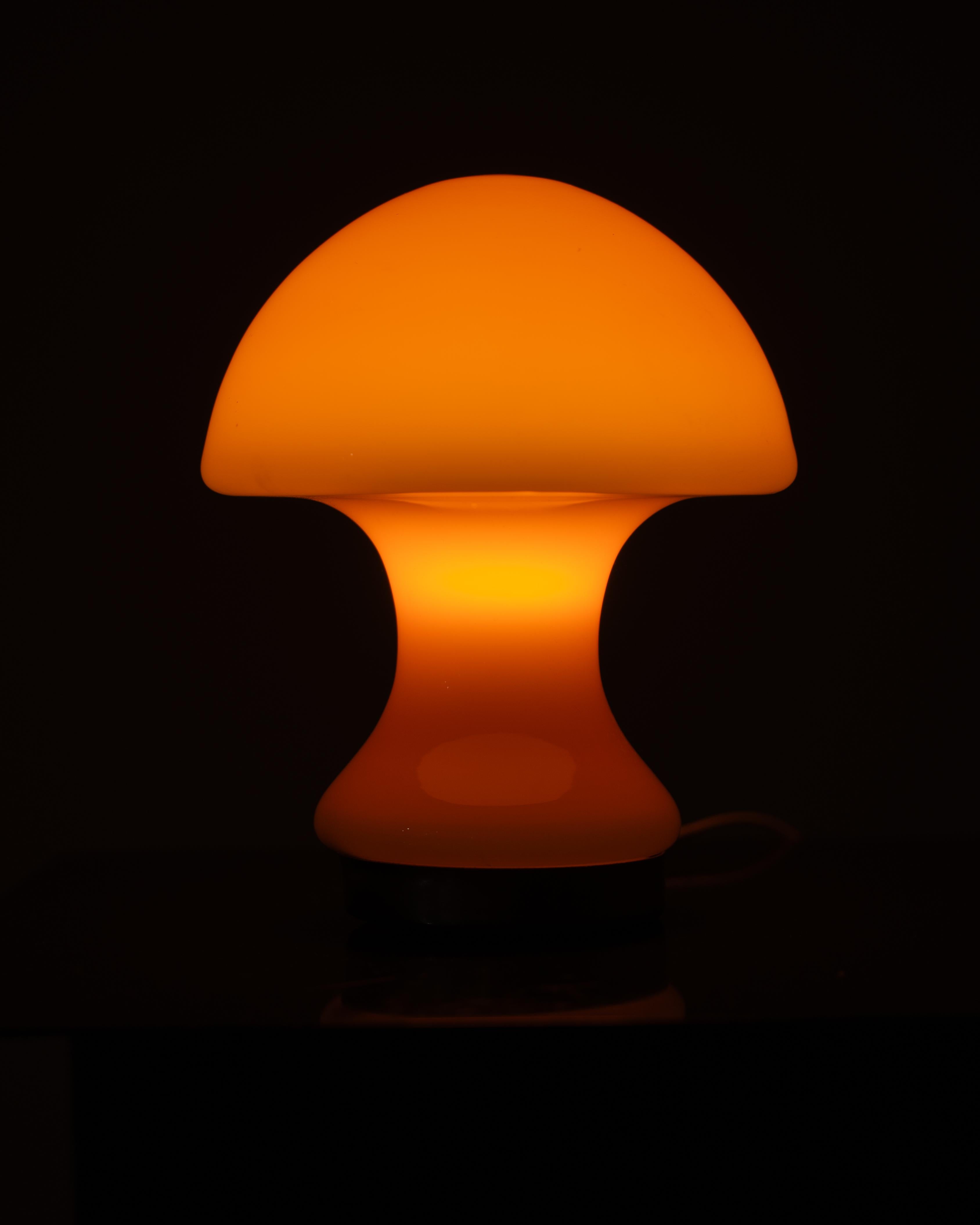 Space Age Mushroom table lamp For Sale 5