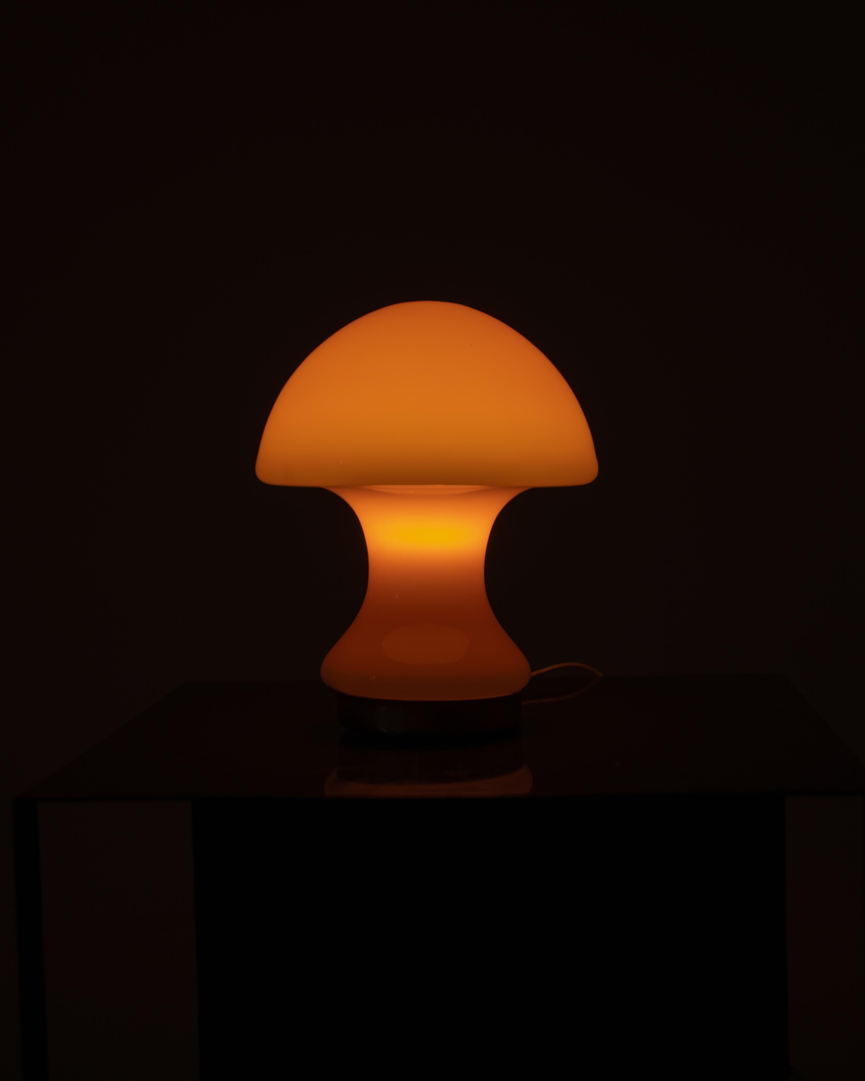 Space Age Mushroom table lamp For Sale 7