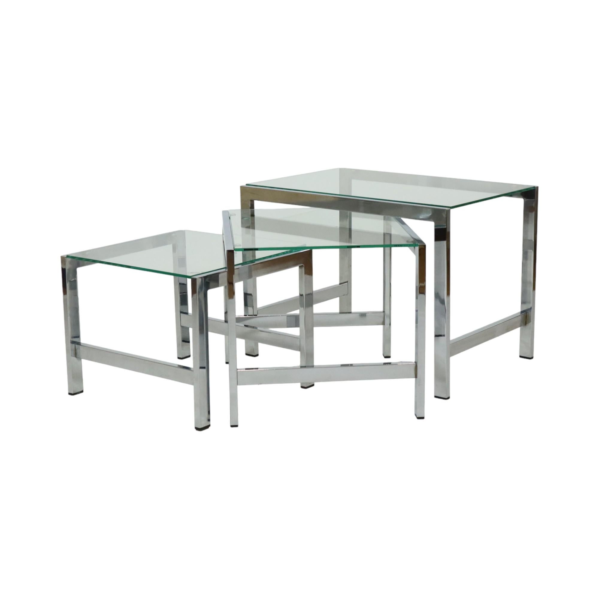 Fin du 20e siècle Tables gigognes Space and Chrome Clear Glass Sixties Design Side Table en vente