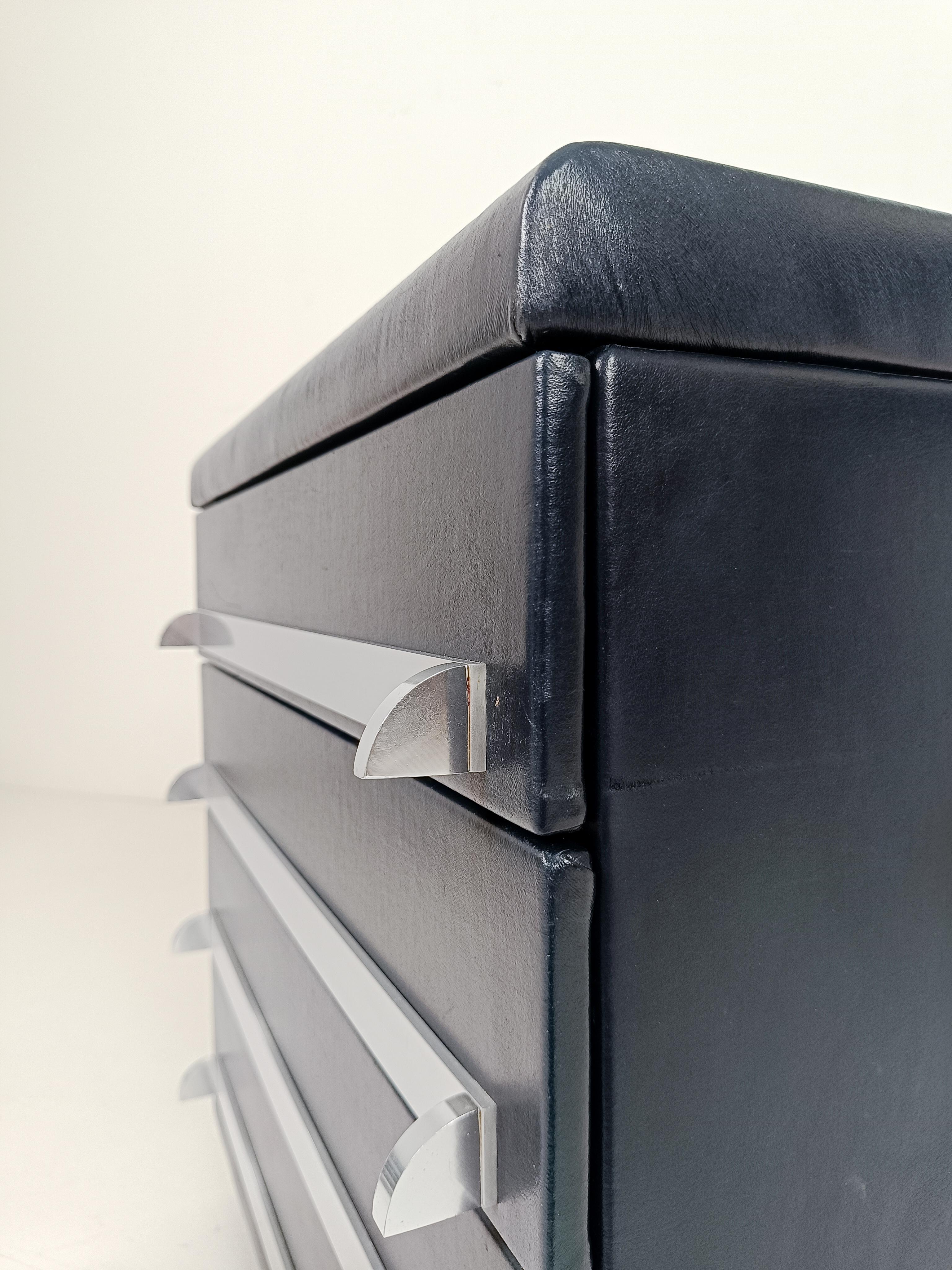 Space Age Night Stands in the style of Luigi Massoni in Chrome & Leather, 70s For Sale 4