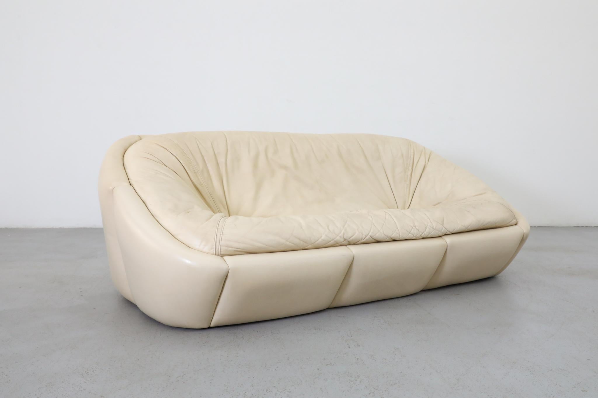 Canapé en cuir Off-White de style Space A dans le style de Steve Chase en vente 3
