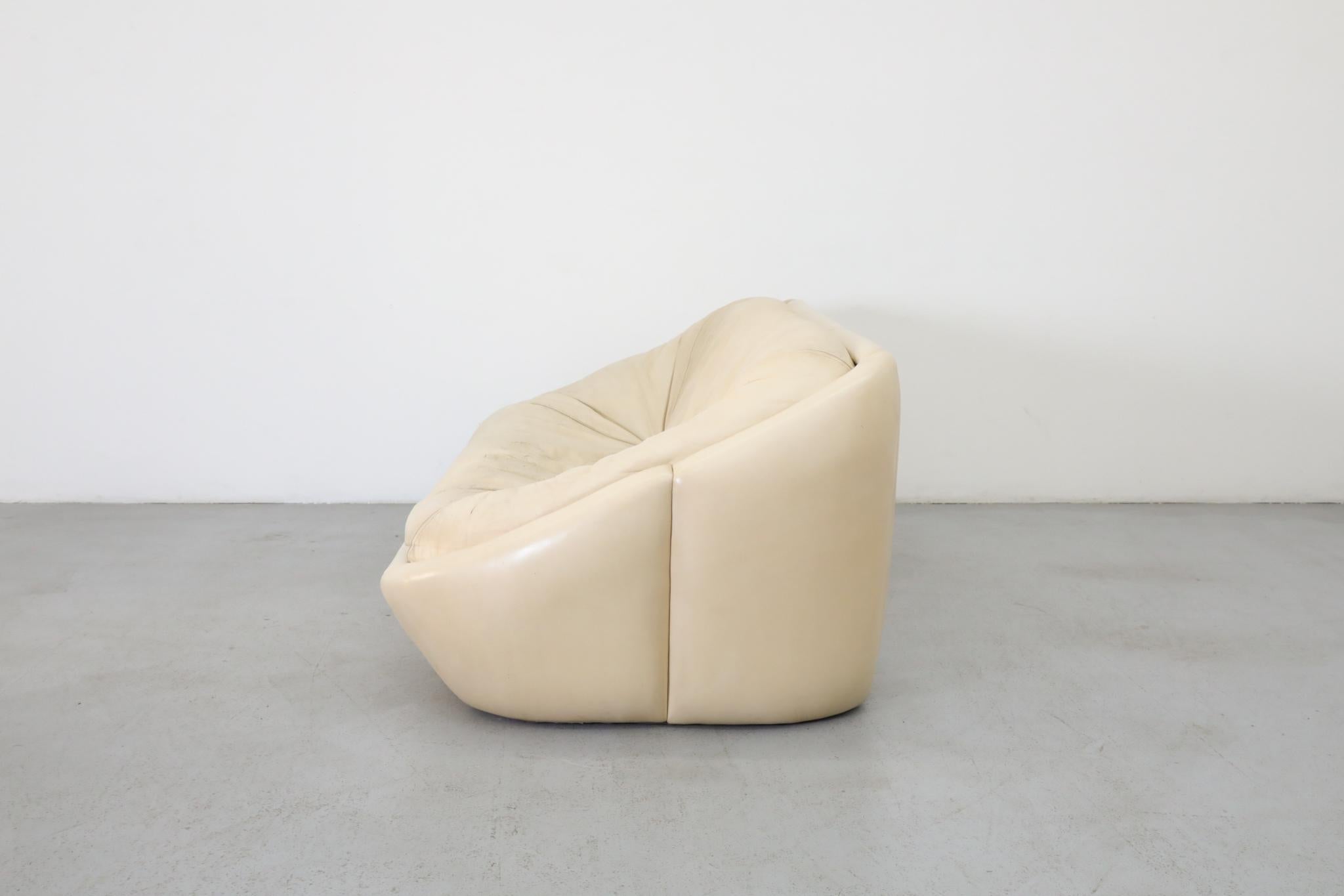 Inconnu Canapé en cuir Off-White de style Space A dans le style de Steve Chase en vente