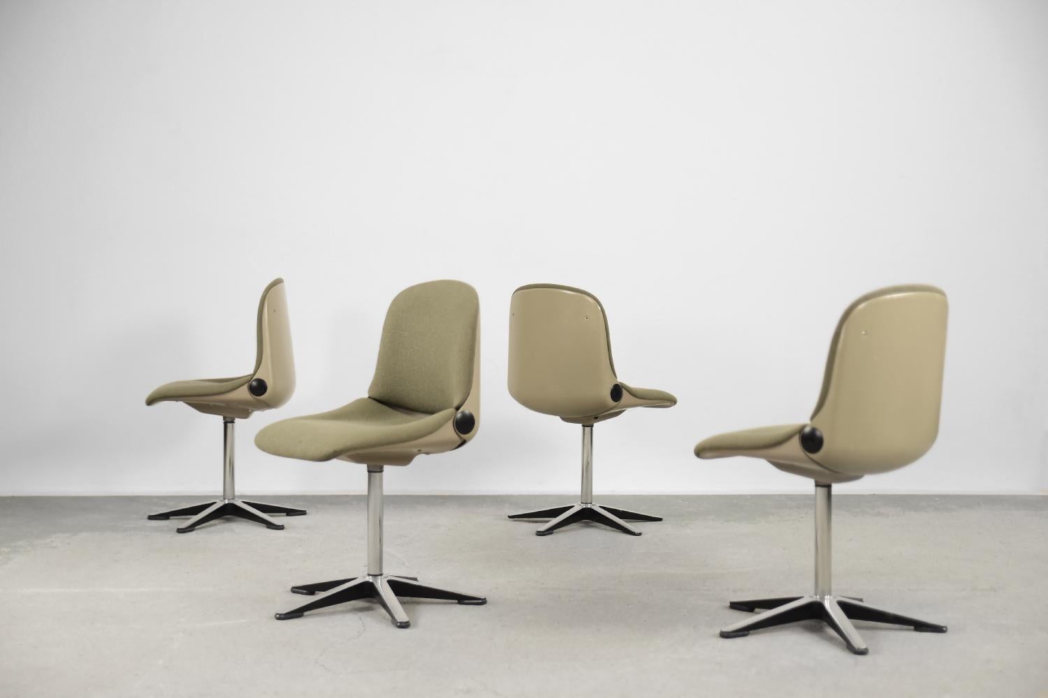 Chaises de bureau 232 de l'ère spatiale de Wilhelm Ritz pour Wilkhahn, 1970, ensemble de 4 pièces Bon état à Warszawa, Mazowieckie