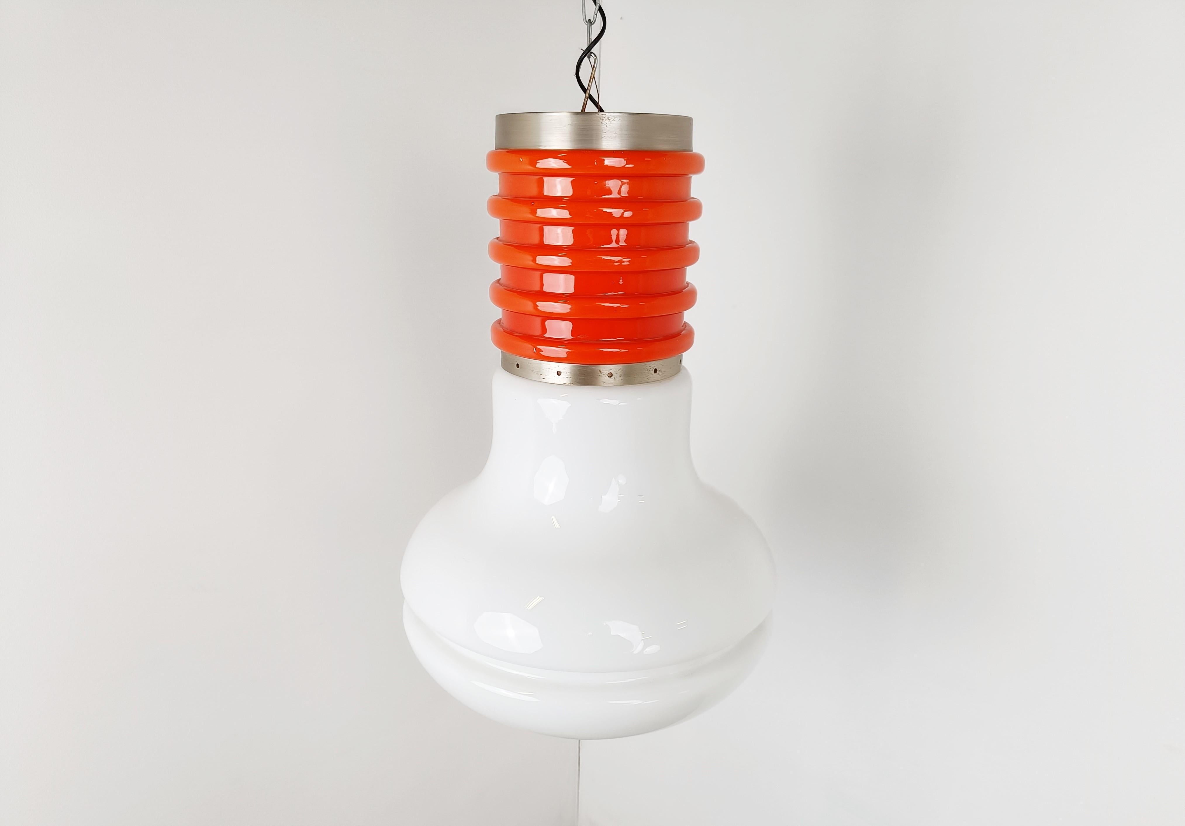 Space age opal glass pendant light in the manner of Carlo Nason.

Striking orange and white glass pendant light.

1970s - Italy

Height: 65cm/25.59