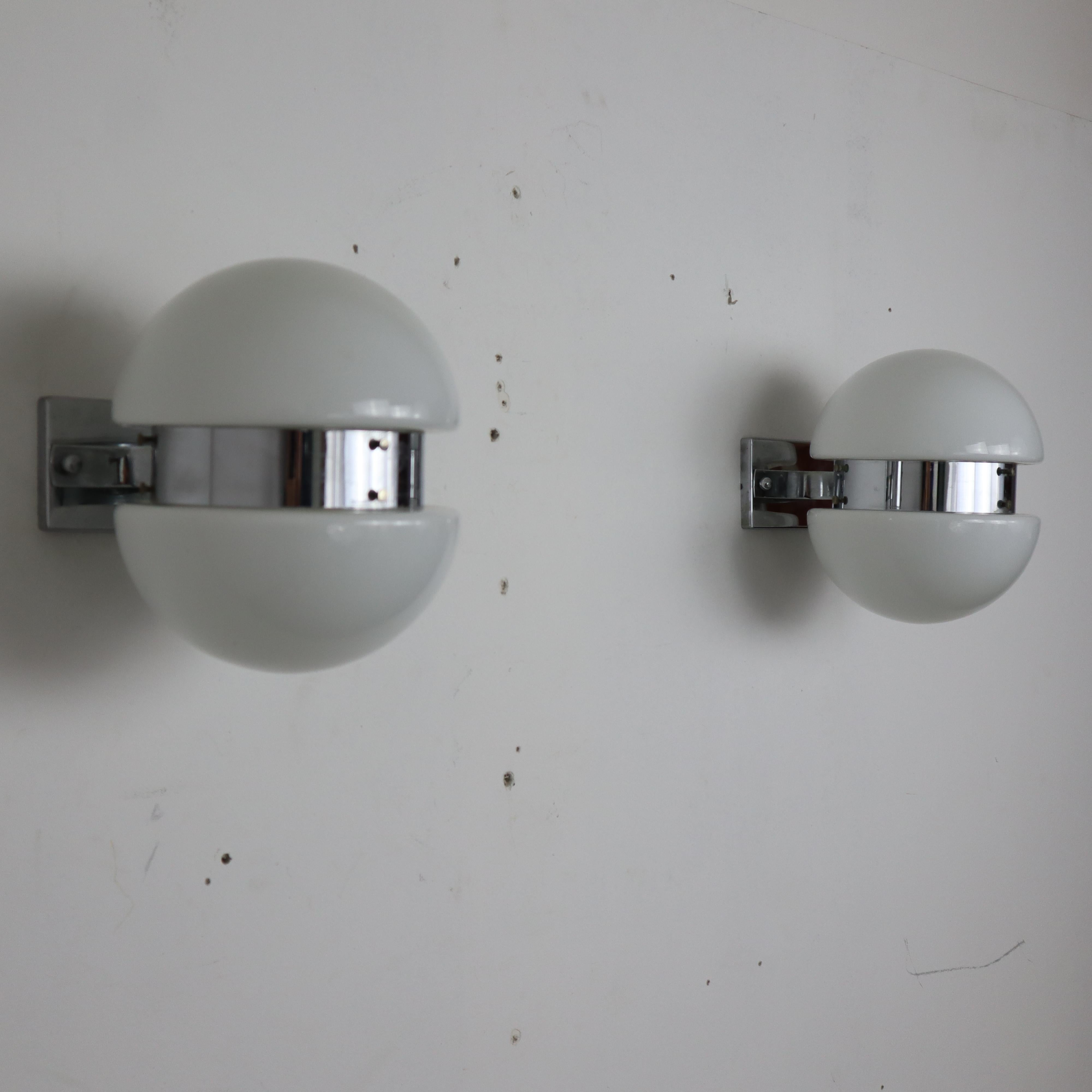 Paire d'appliques murales en verre opalin style Sergio Mazza Italie 1970 en vente 1