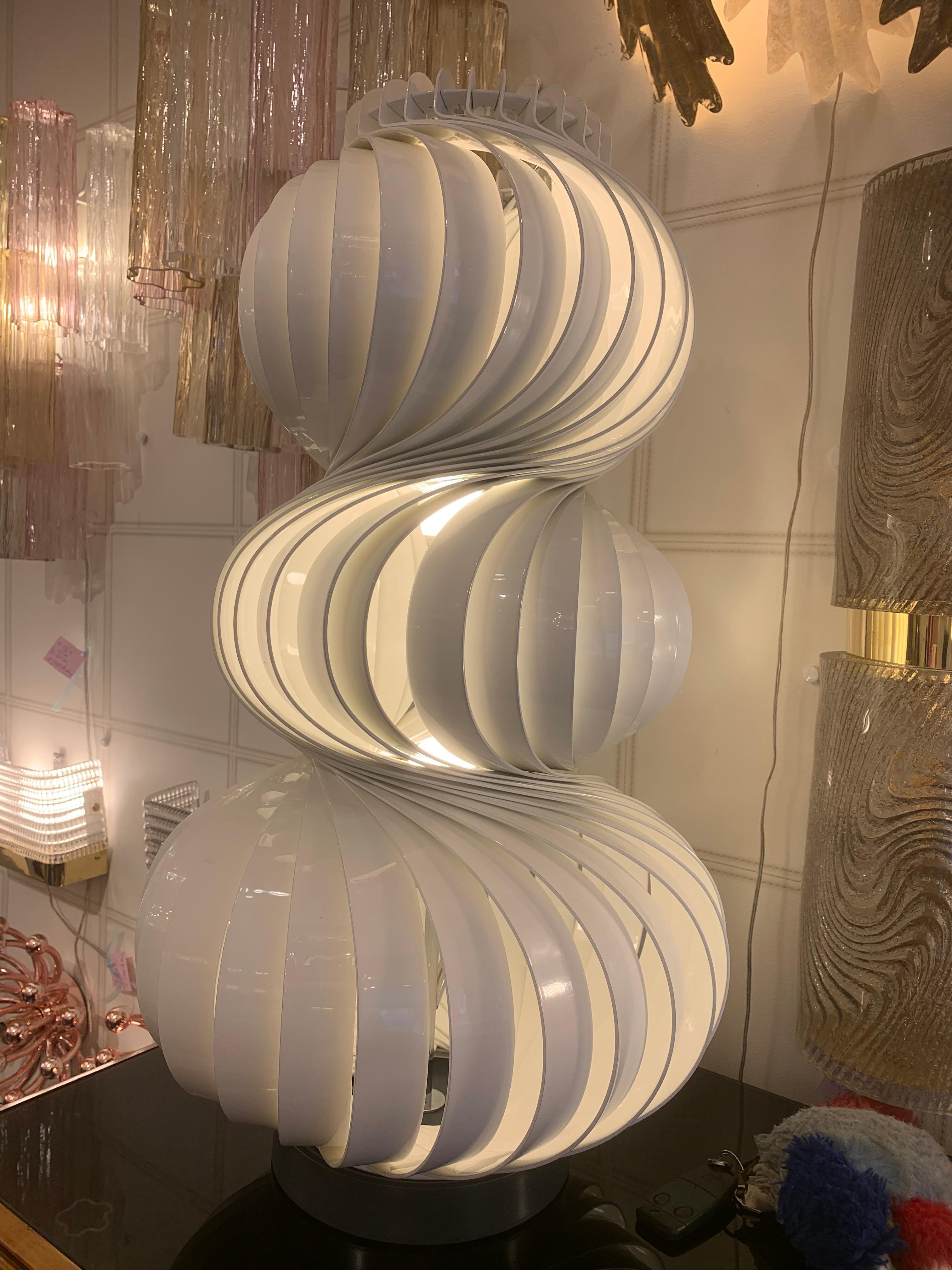 Space Age or Mid Century Modern Twirling Medusa Lamp in White Steel and Aluminum For Sale 7