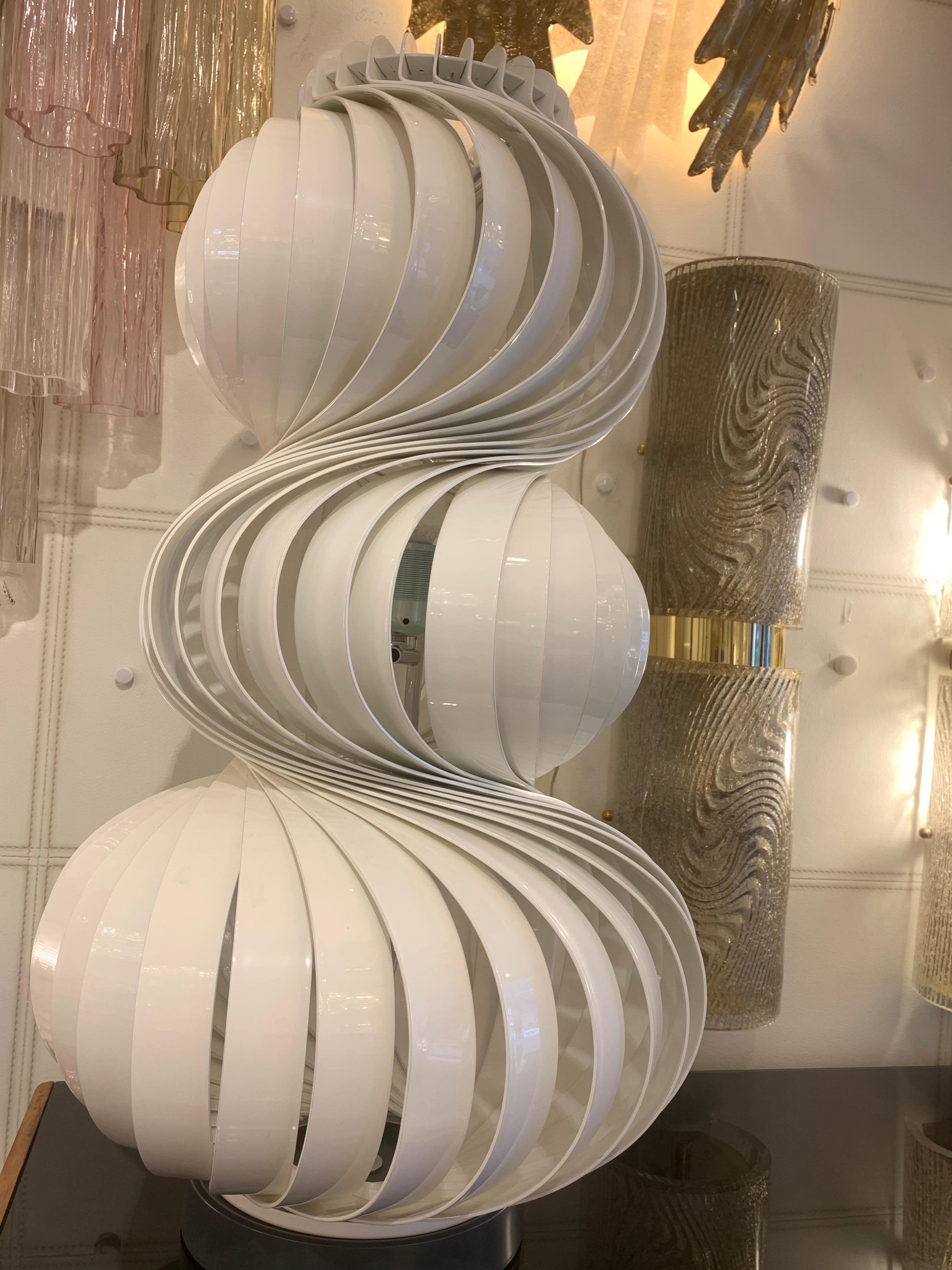 Space Age or Mid Century Modern Twirling Medusa Lamp in White Steel and Aluminum For Sale 8