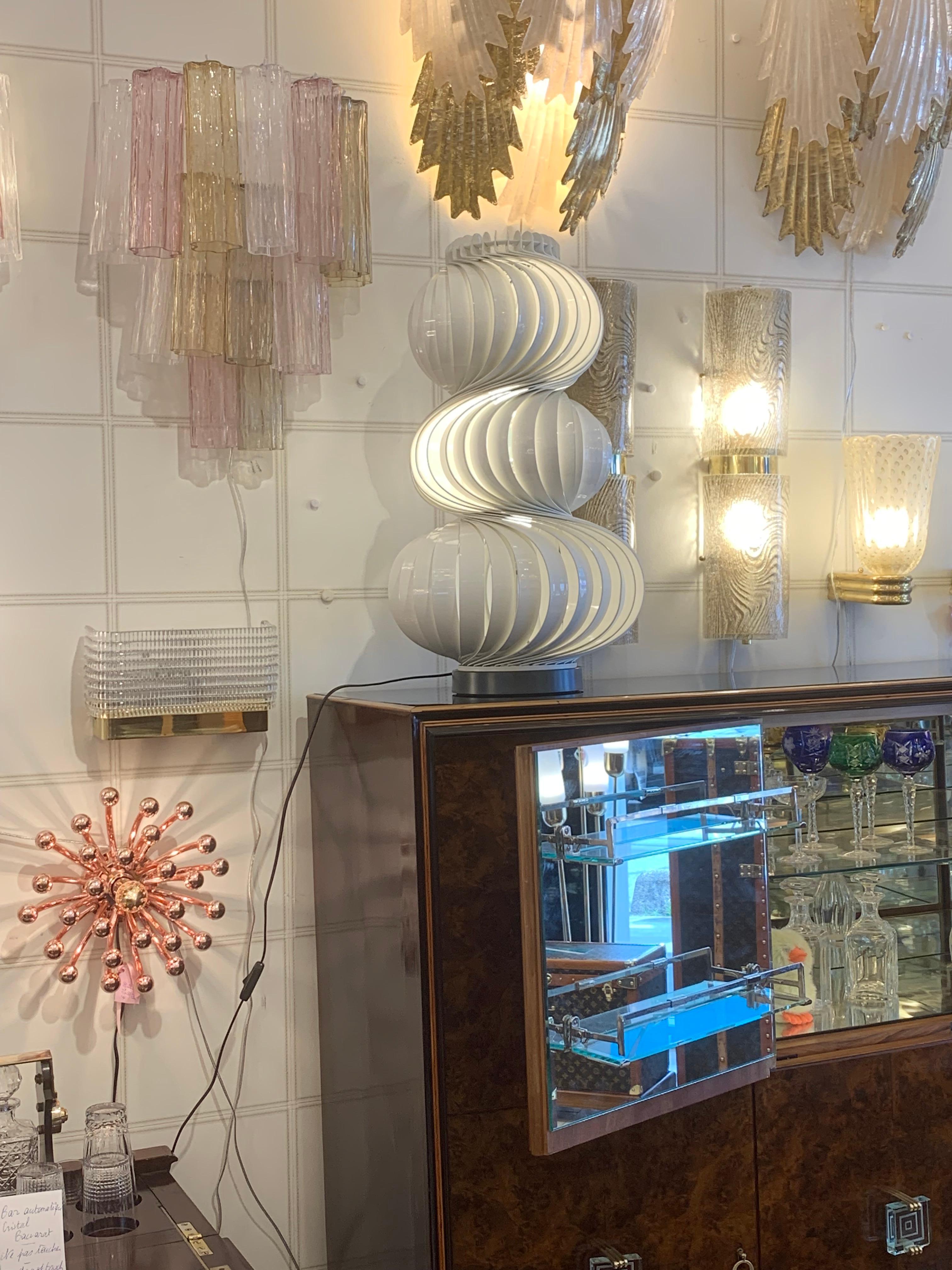 Space Age or Mid Century Modern Twirling Medusa Lamp in White Steel and Aluminum For Sale 9