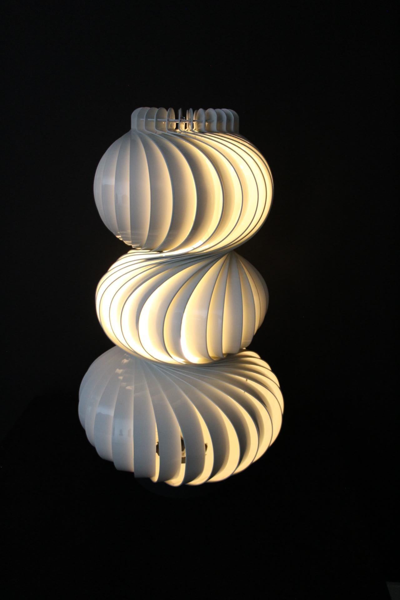 20th Century Space Age or Mid Century Modern Twirling Medusa Lamp in White Steel and Aluminum For Sale
