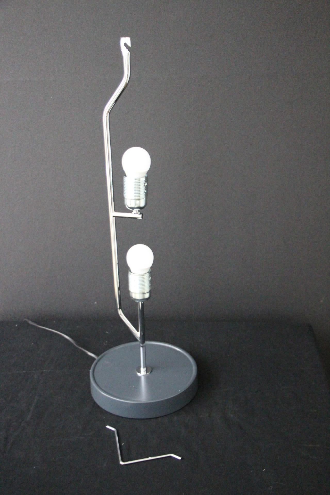 Space Age or Mid Century Modern Twirling Medusa Lamp in White Steel and Aluminum For Sale 2
