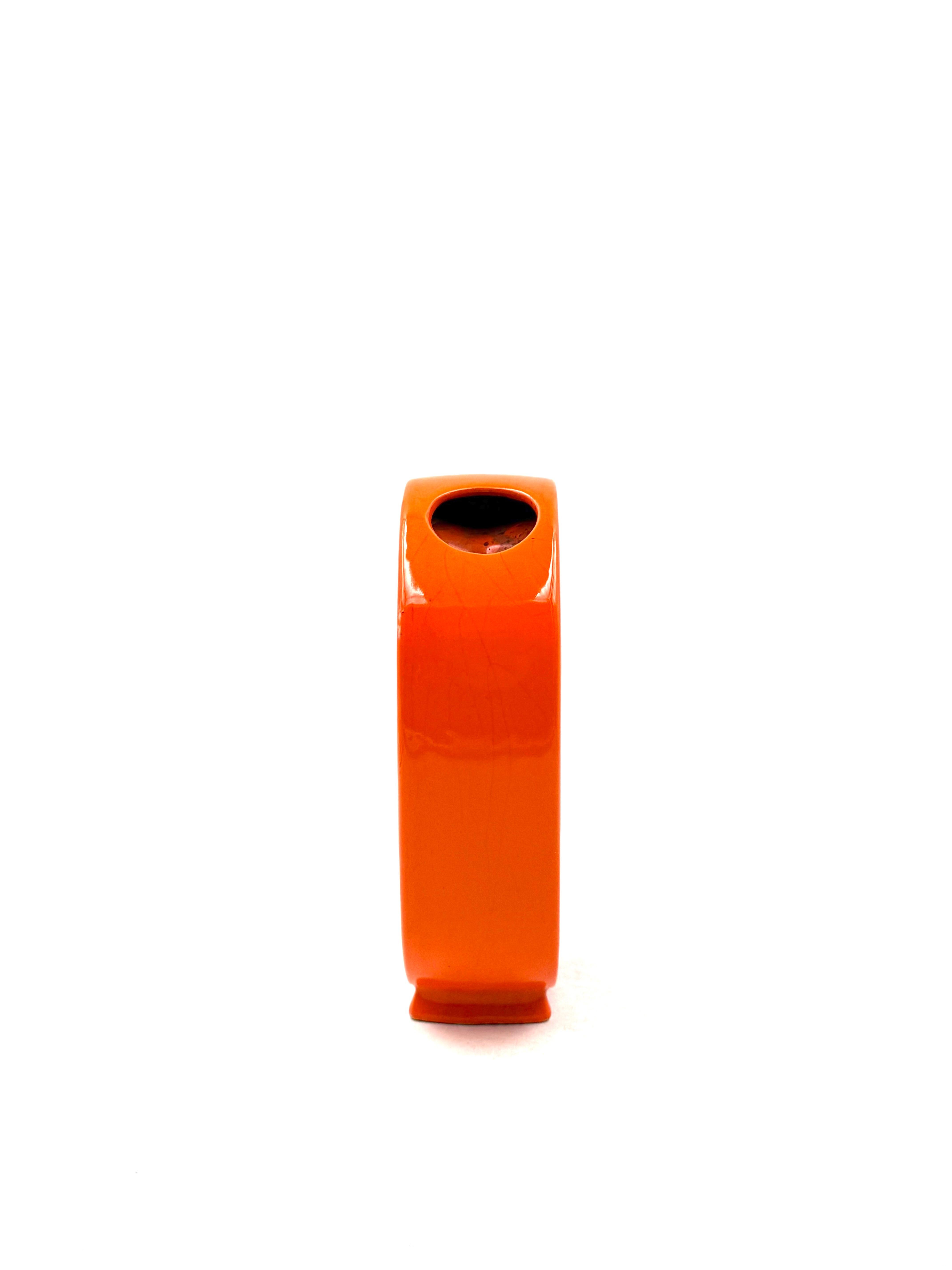 Weltraumzeitalter orange 9 Nummer geformt Keramik Solifleur Vase, Marcel Radureau ca. 197 im Zustand „Hervorragend“ im Angebot in Firenze, IT