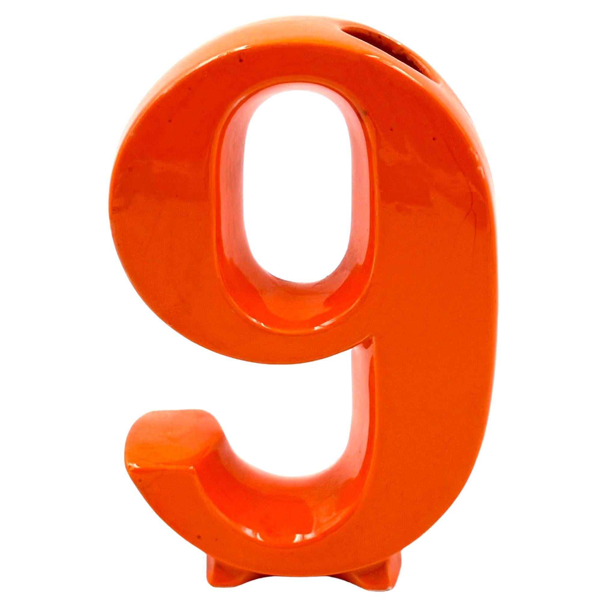 Weltraumzeitalter orange 9 Nummer geformt Keramik Solifleur Vase, Marcel Radureau ca. 197 im Angebot