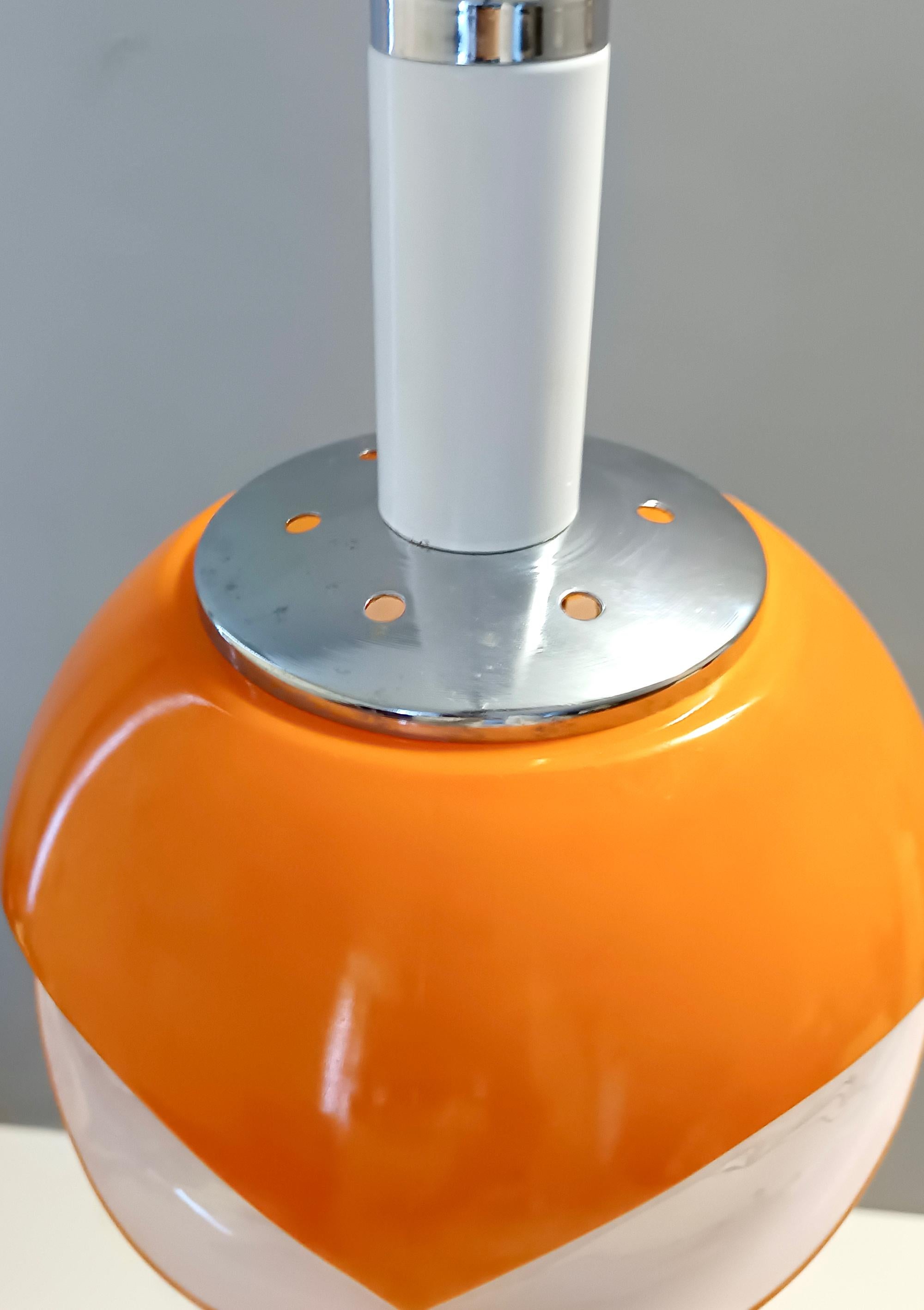 Pendentif en verre opalin orange et blanc de l'ère spatiale, Italie en vente 1