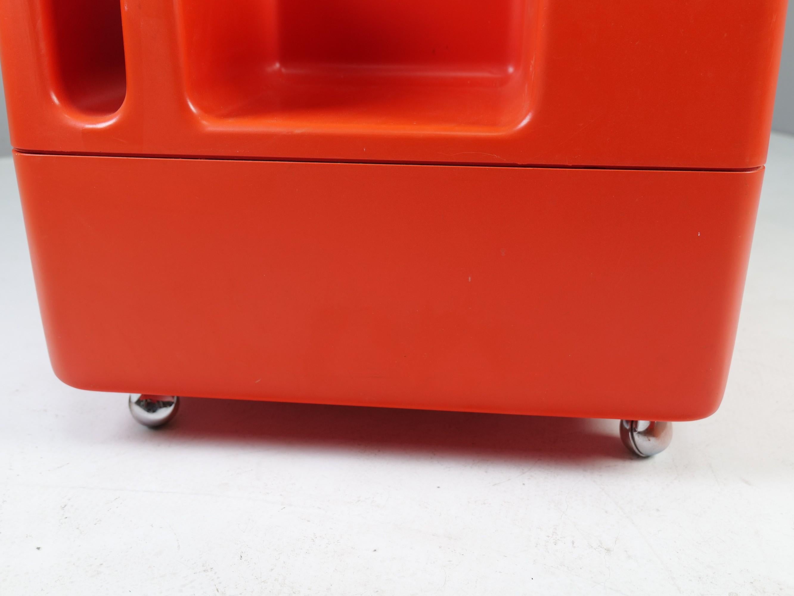 Fin du 20e siècle  Table à chariot de bar orange de l'ère spatiale par Horn Collection attribuée à Peter Ghyczy en vente