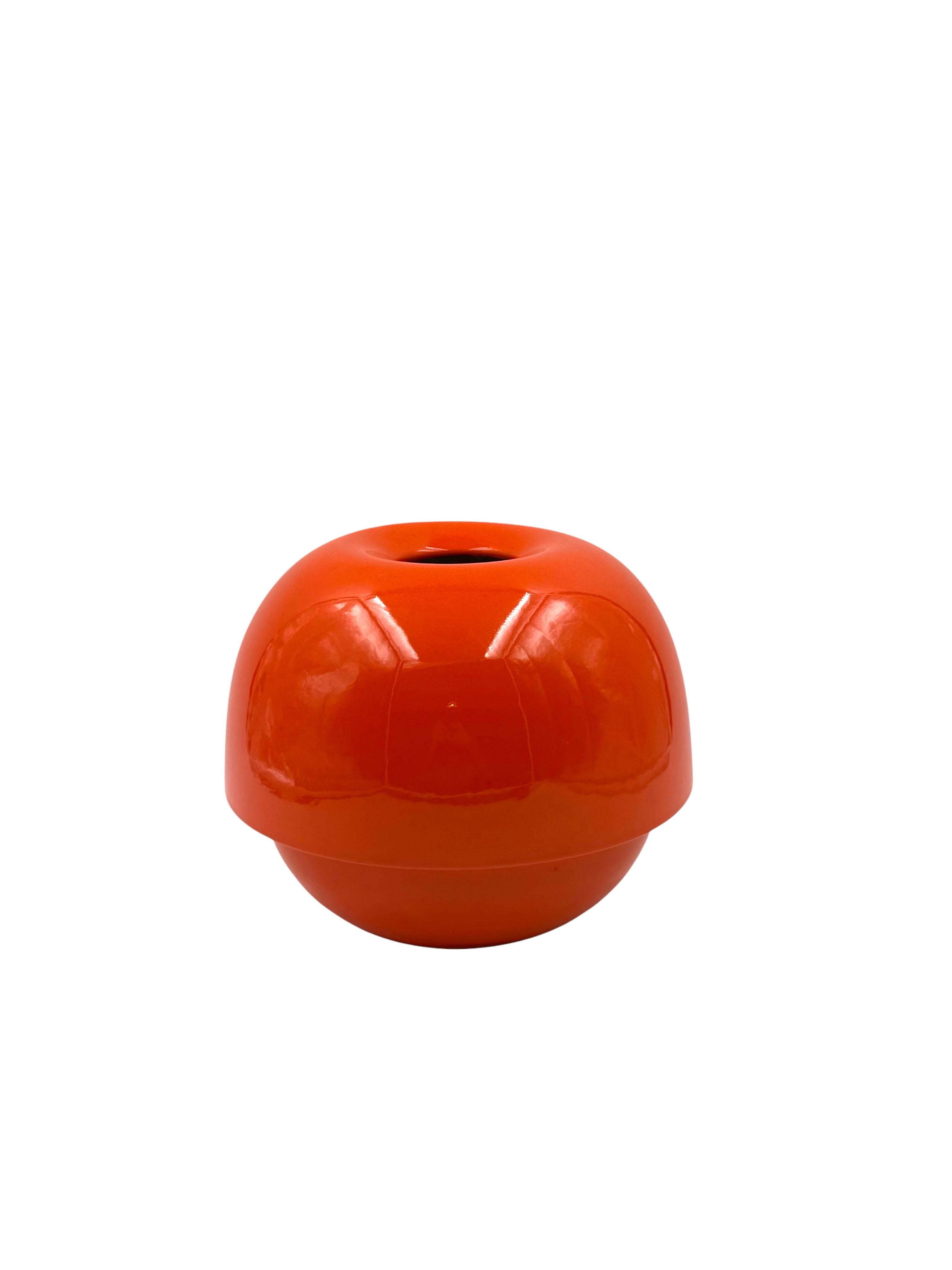 Vase en céramique orange de l'ère spatiale, Sicart Italie vers 1970 en vente 2