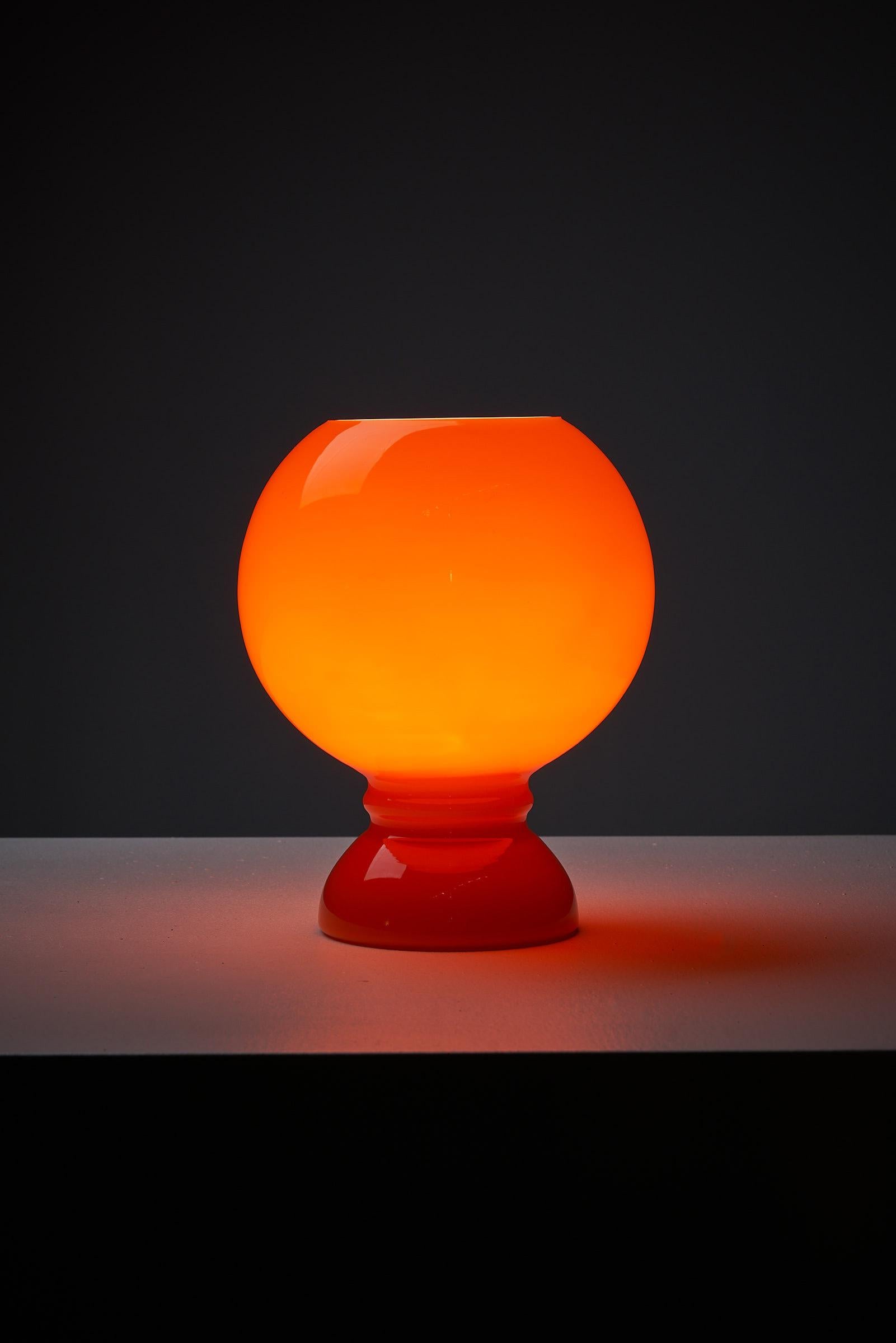 Inconnu Lampe de table en verre orange de l'ère spatiale, 1970 en vente