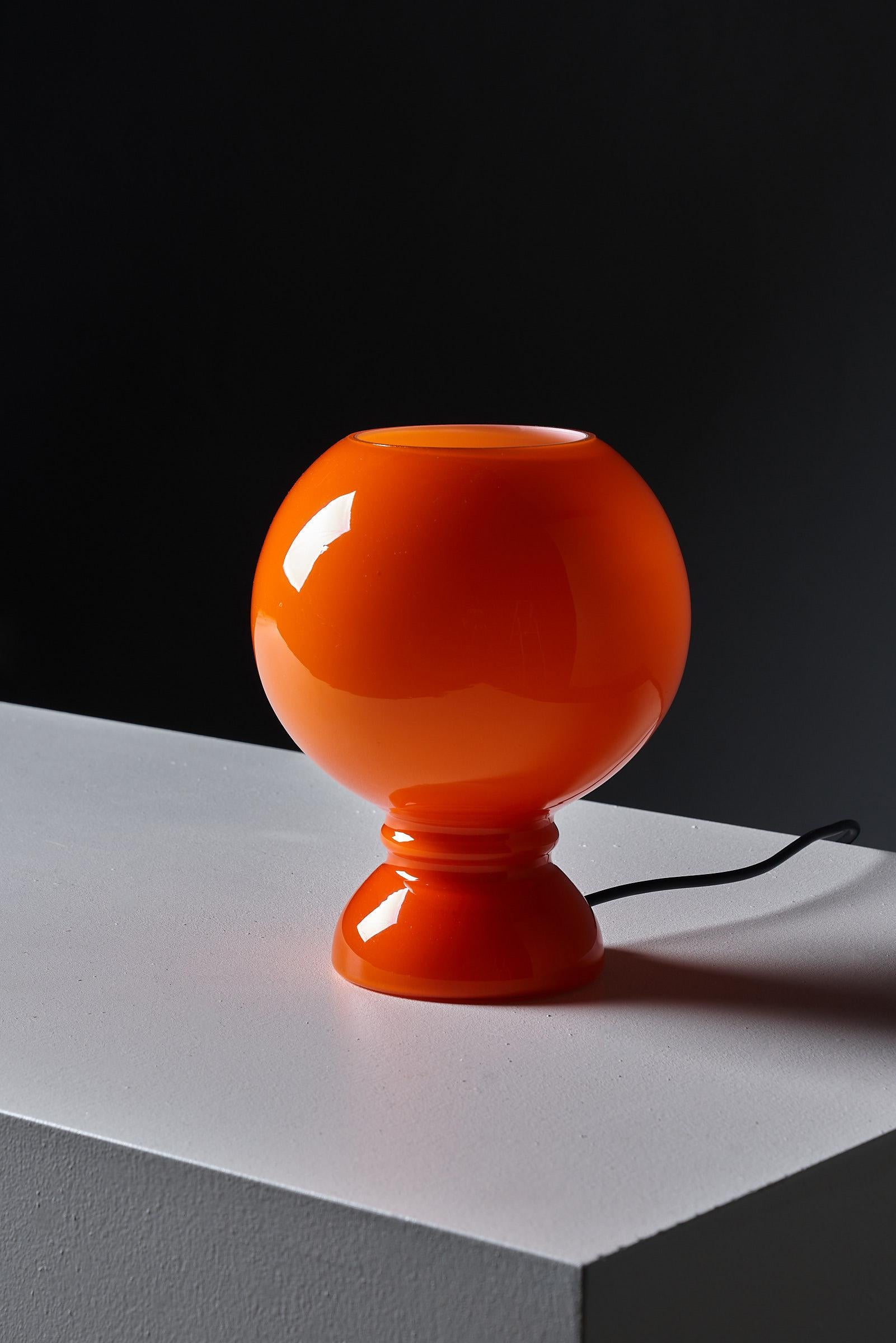 Fin du 20e siècle Lampe de table en verre orange de l'ère spatiale, 1970 en vente
