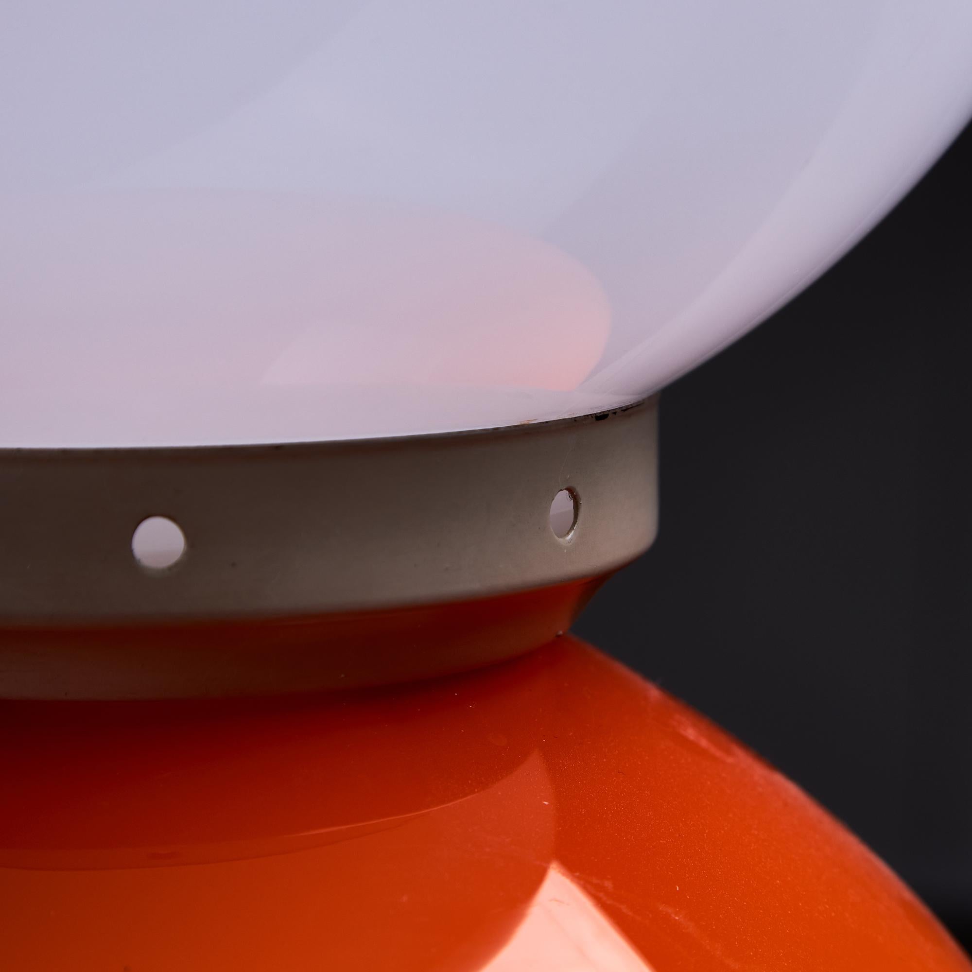 italien Lampe en verre orange de l'ère spatiale, 1970 en vente