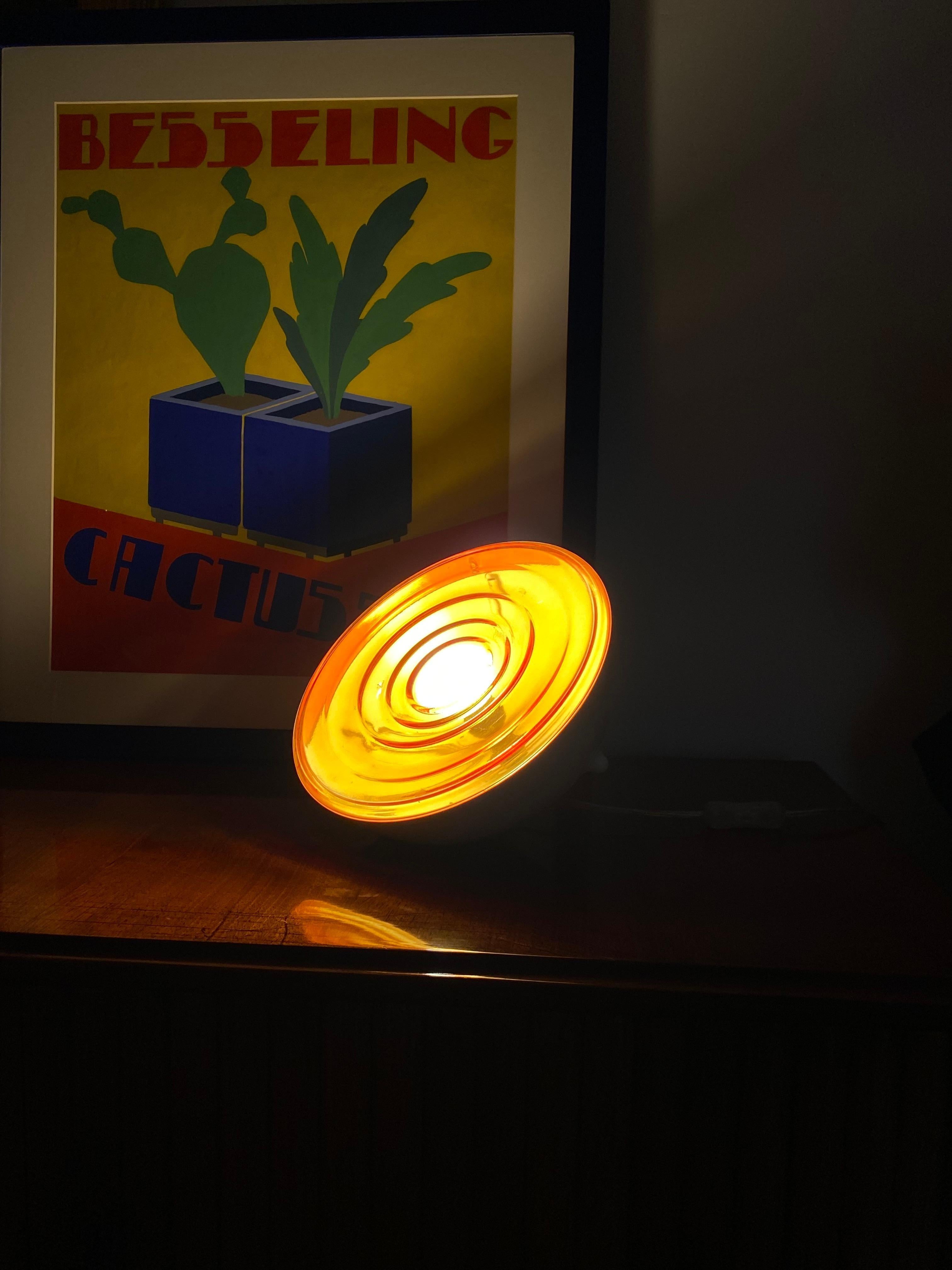 Lampe de table en verre orange de l'ère spatiale, France 1970 Excellent état - En vente à Firenze, IT