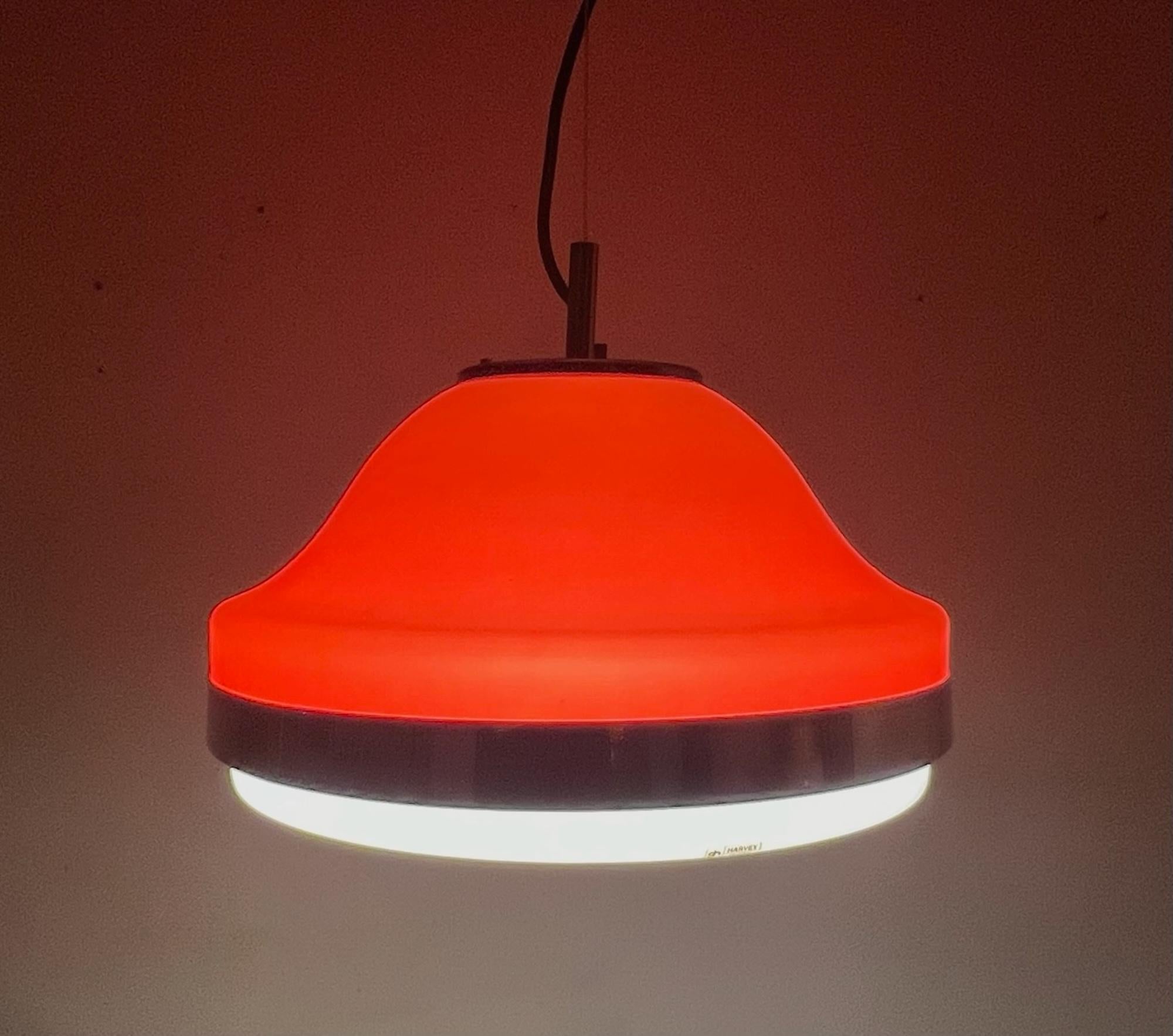 Lampe suspendue orange de l'ère spatiale par Harvey Guzzini, années 1960 en vente 3