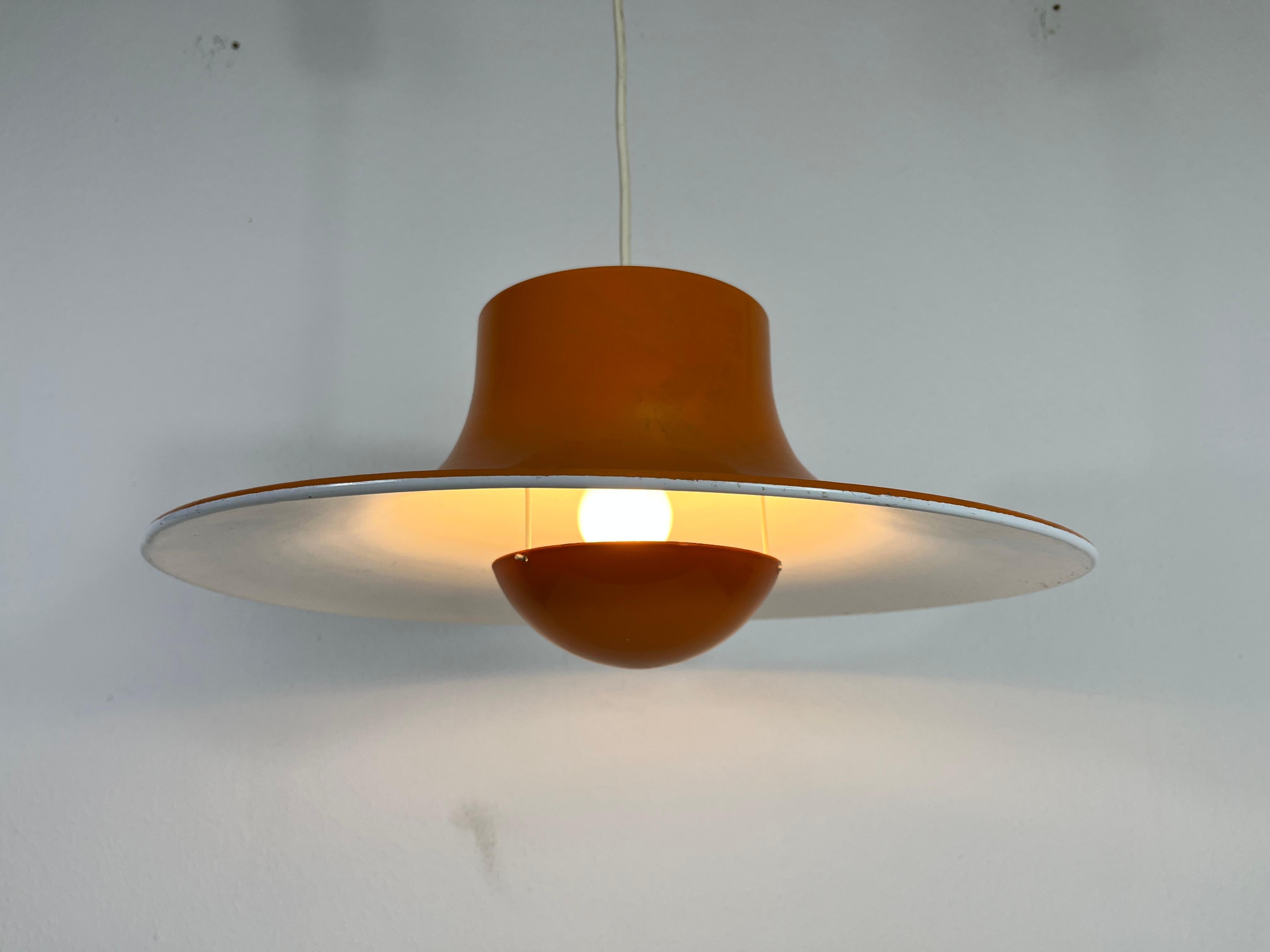 Lampe à suspension orange de l'ère spatiale par Erco, Allemagne, années 1970 en vente 3