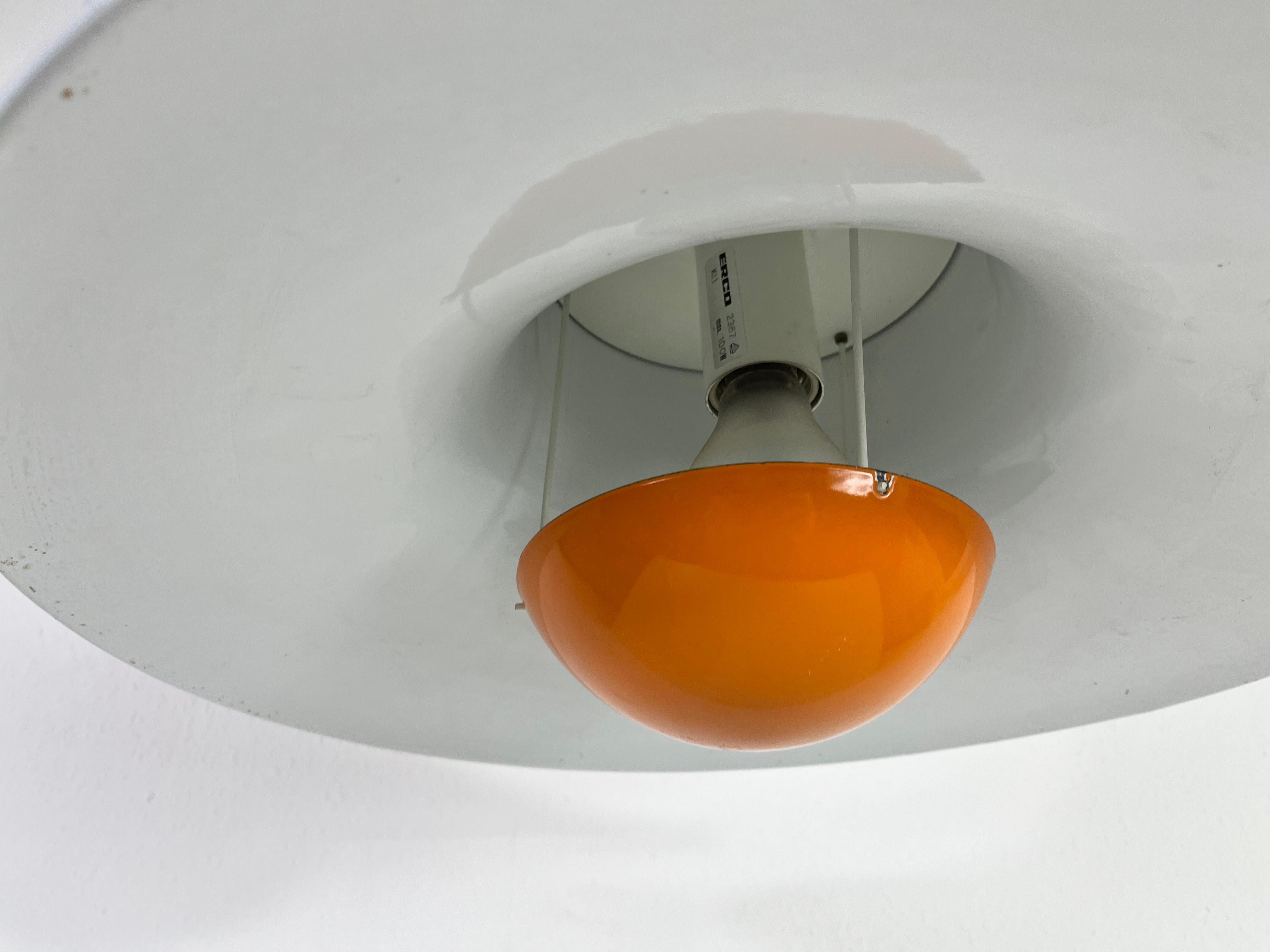 Plastique Lampe à suspension orange de l'ère spatiale par Erco, Allemagne, années 1970 en vente