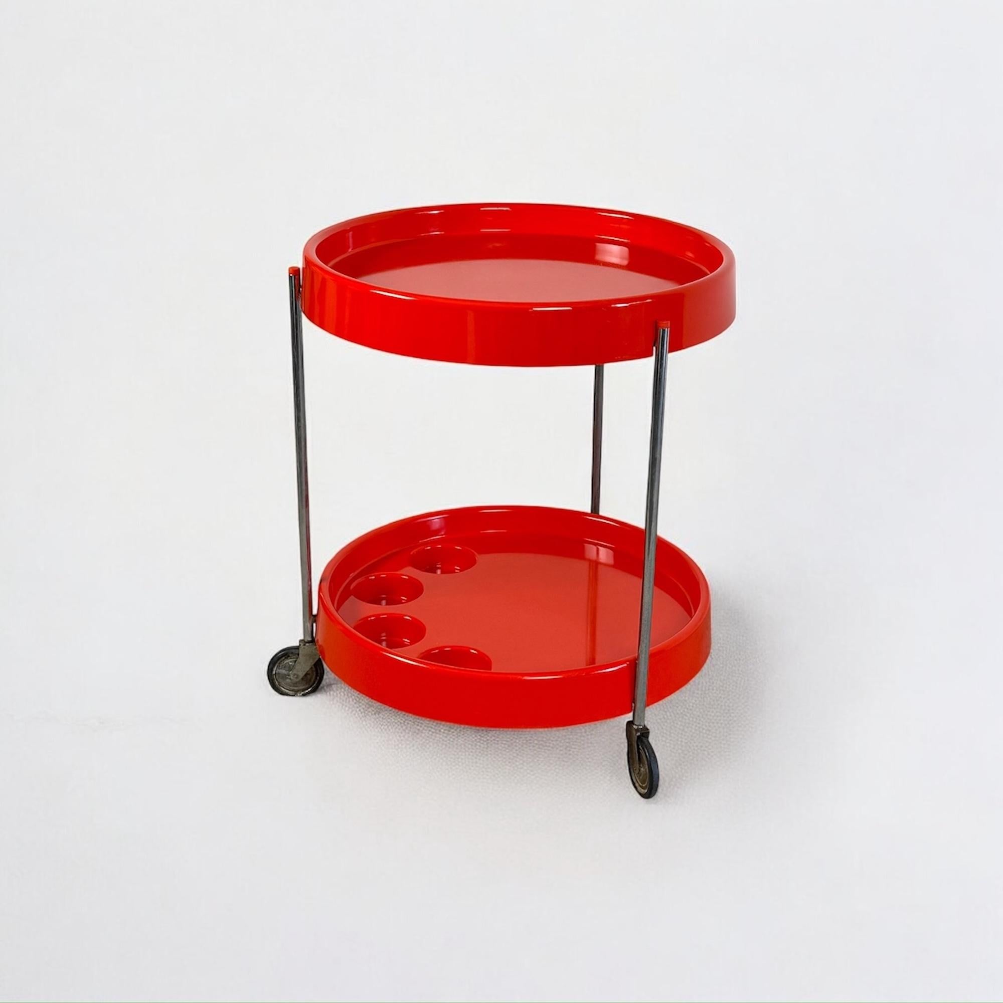 Ère spatiale Table de bar ou chariot de bar en plastique orange de l'ère spatiale Dal Vera fabriquée en Italie, 1970 en vente