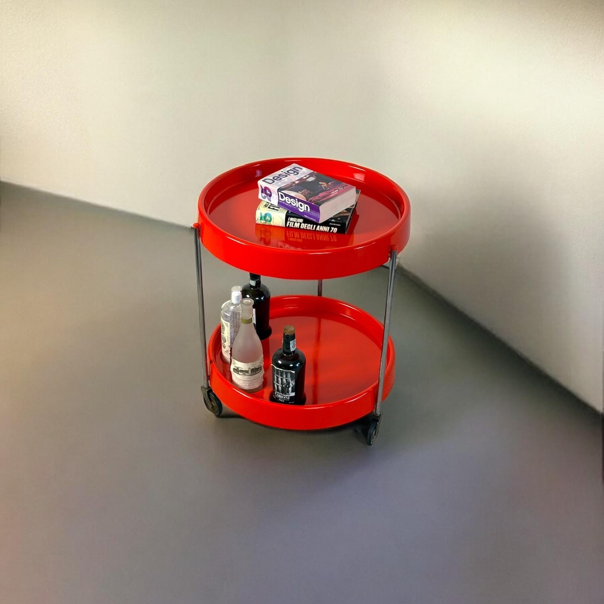 Fin du 20e siècle Table de bar ou chariot de bar en plastique orange de l'ère spatiale Dal Vera fabriquée en Italie, 1970 en vente