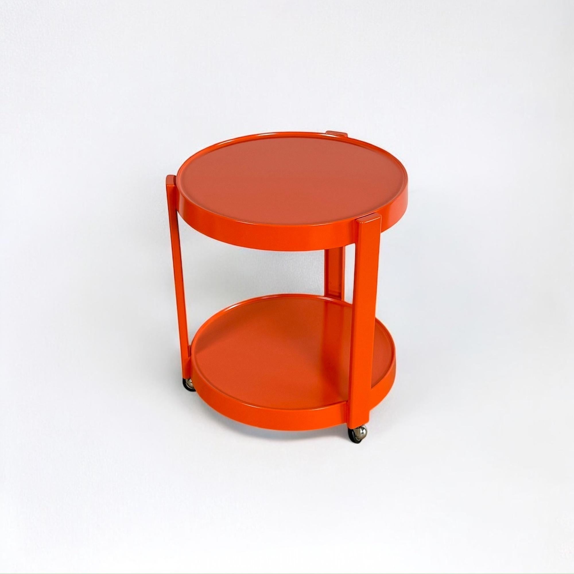 Ère spatiale Table de bar mobile orange de l'ère spatiale fabriquée en Italie, 1970 en vente