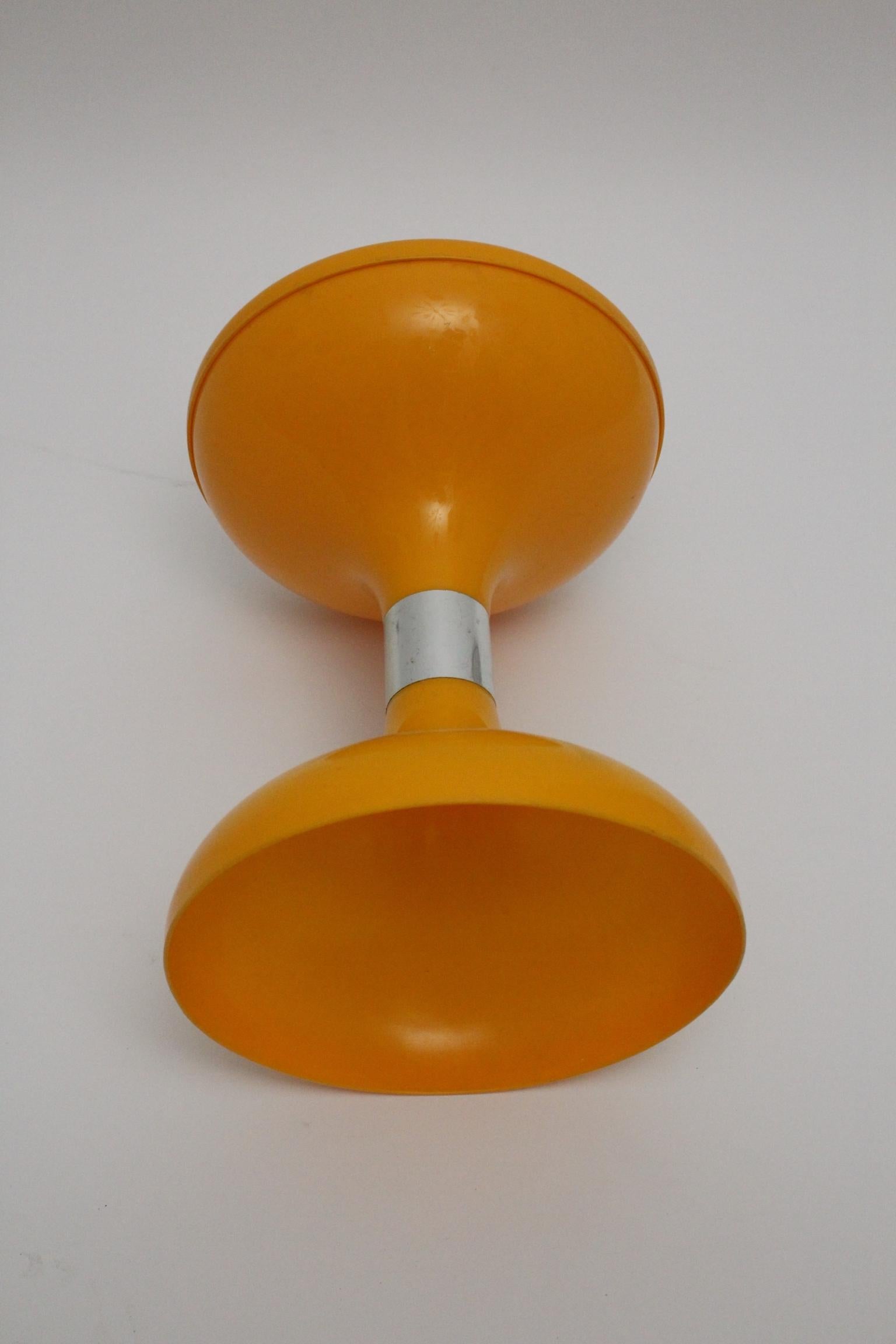 Space Age Orange Plastic Vintage Stool Sgabello Americano, Italy, 1970s In Good Condition For Sale In Vienna, AT