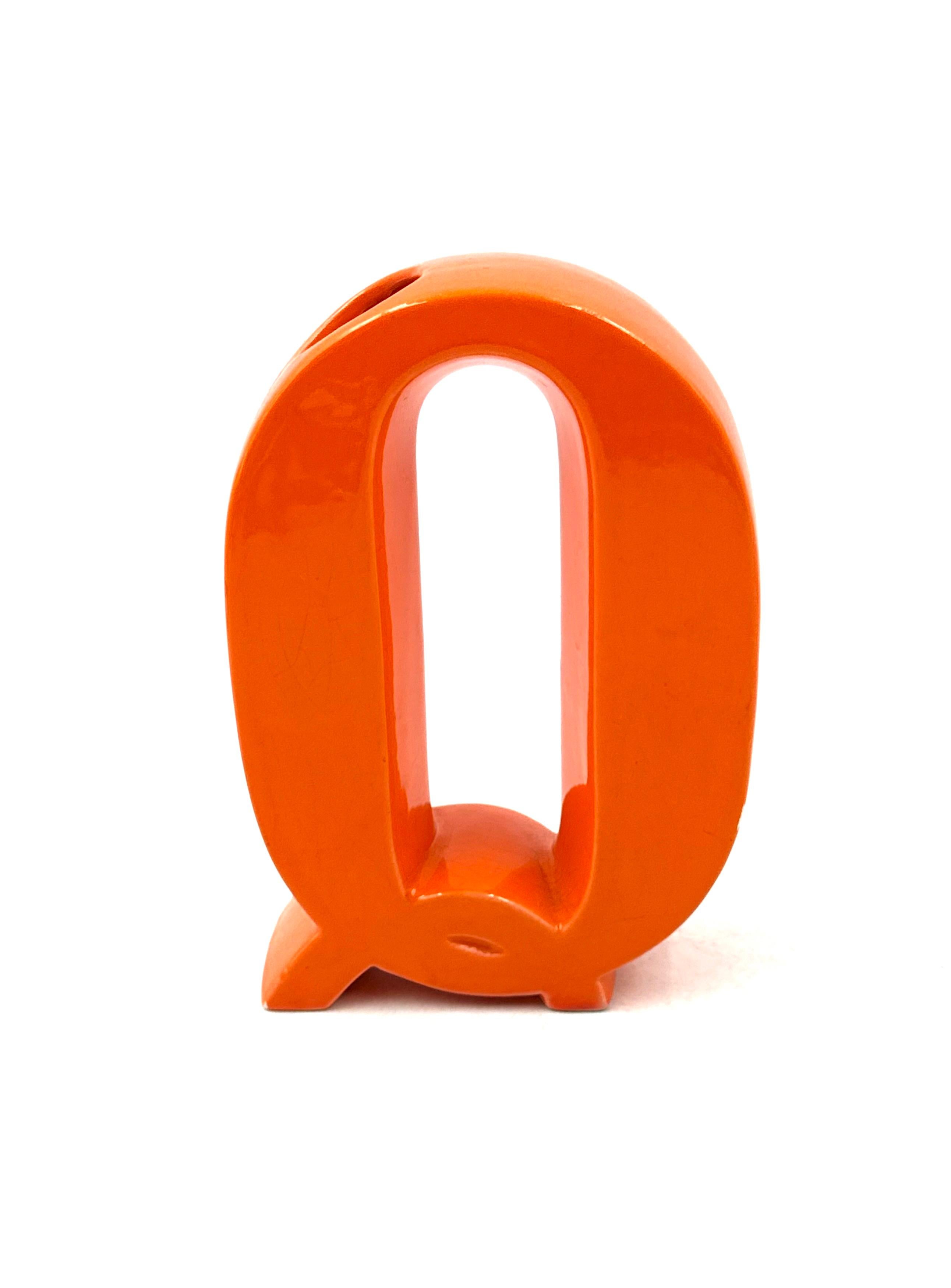 Space age orange Q letter shaped ceramic solifleur vase, Marcel Radureau ca. 197 in vendita 3