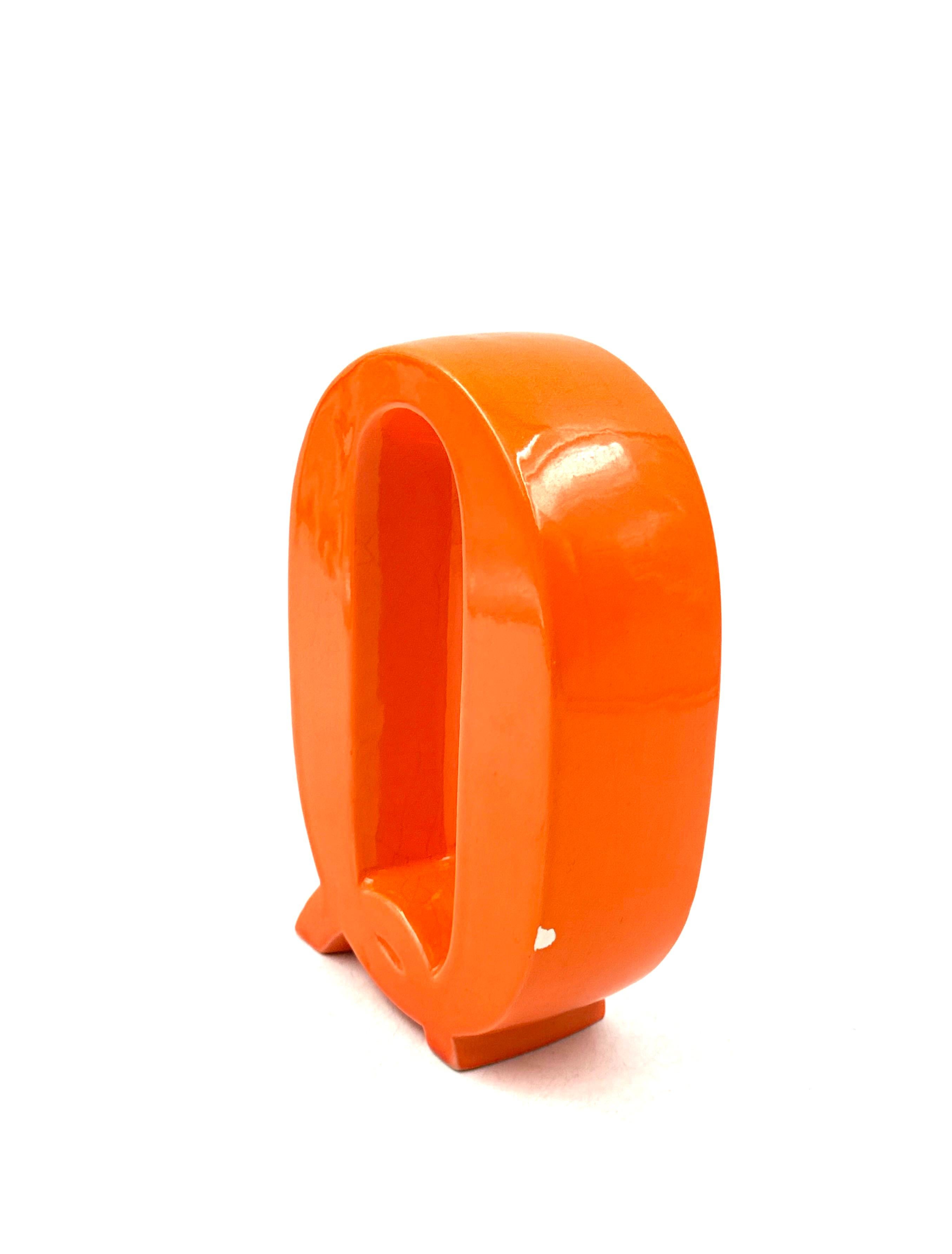 Space age orange Q letter shaped ceramic solifleur vase, Marcel Radureau ca. 197 in vendita 4
