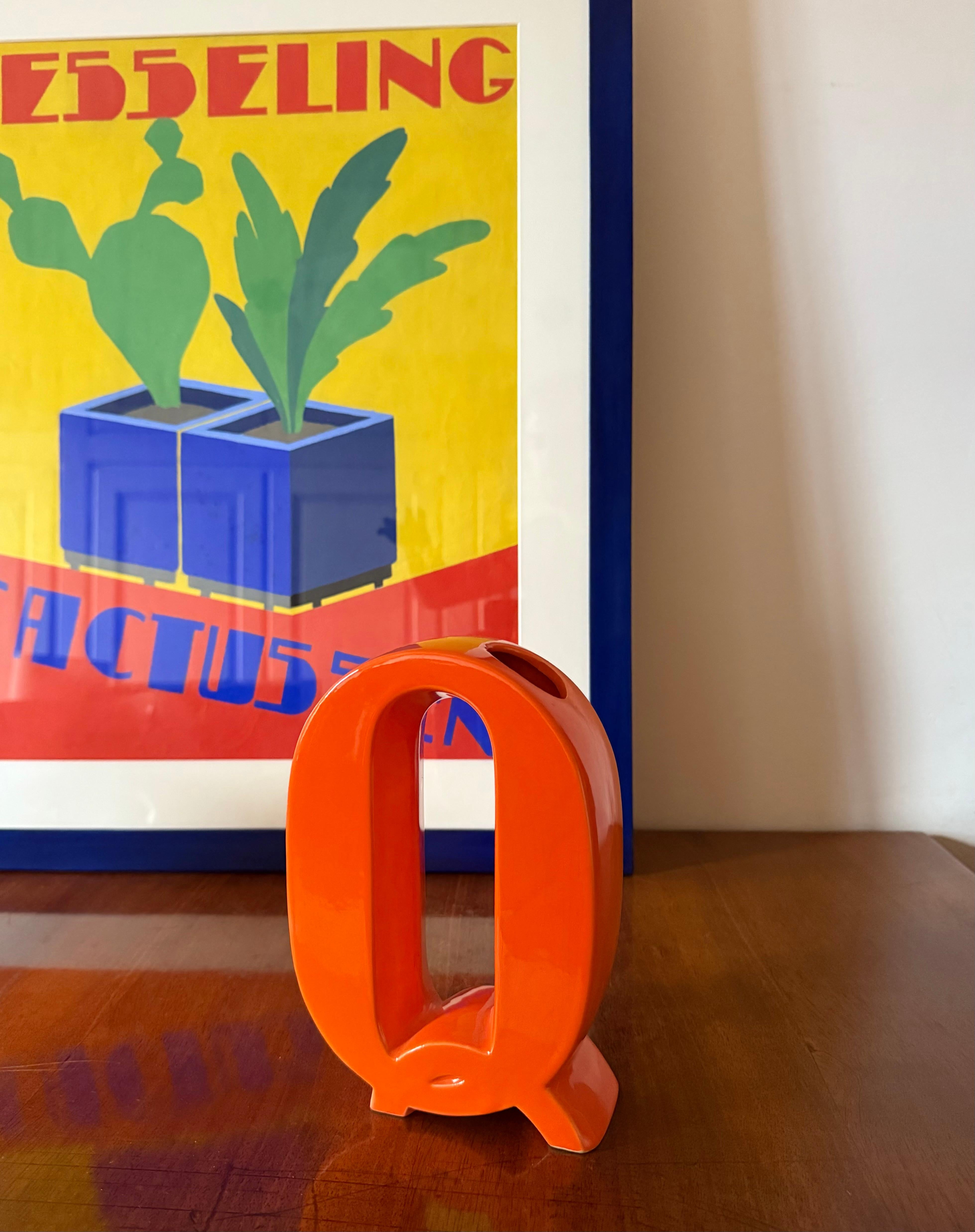 Space Age Space age orange Q letter shaped ceramic solifleur vase, Marcel Radureau ca. 197 in vendita