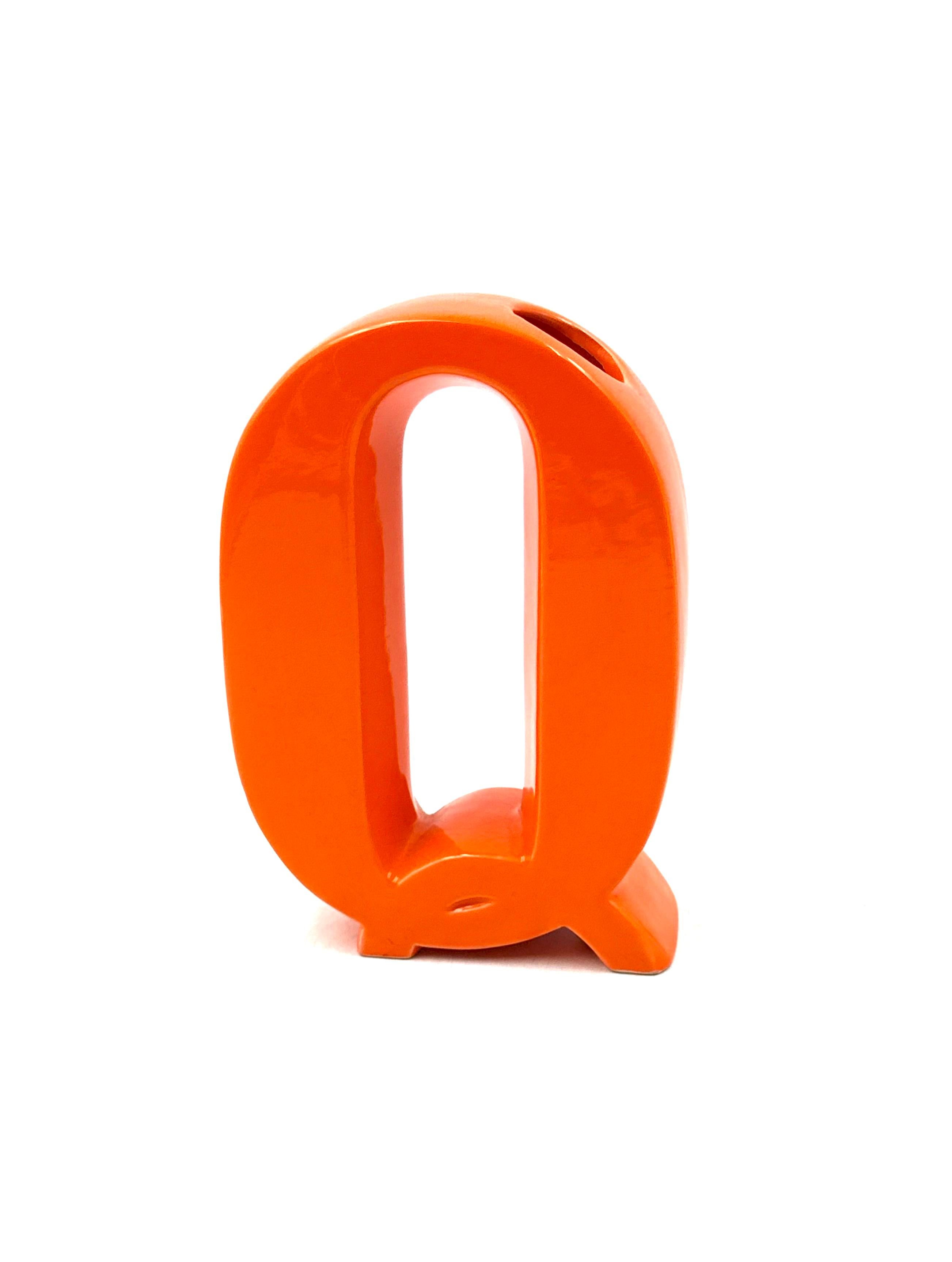 Late 20th Century Space age orange Q letter shaped ceramic solifleur vase, Marcel Radureau ca. 197 in vendita