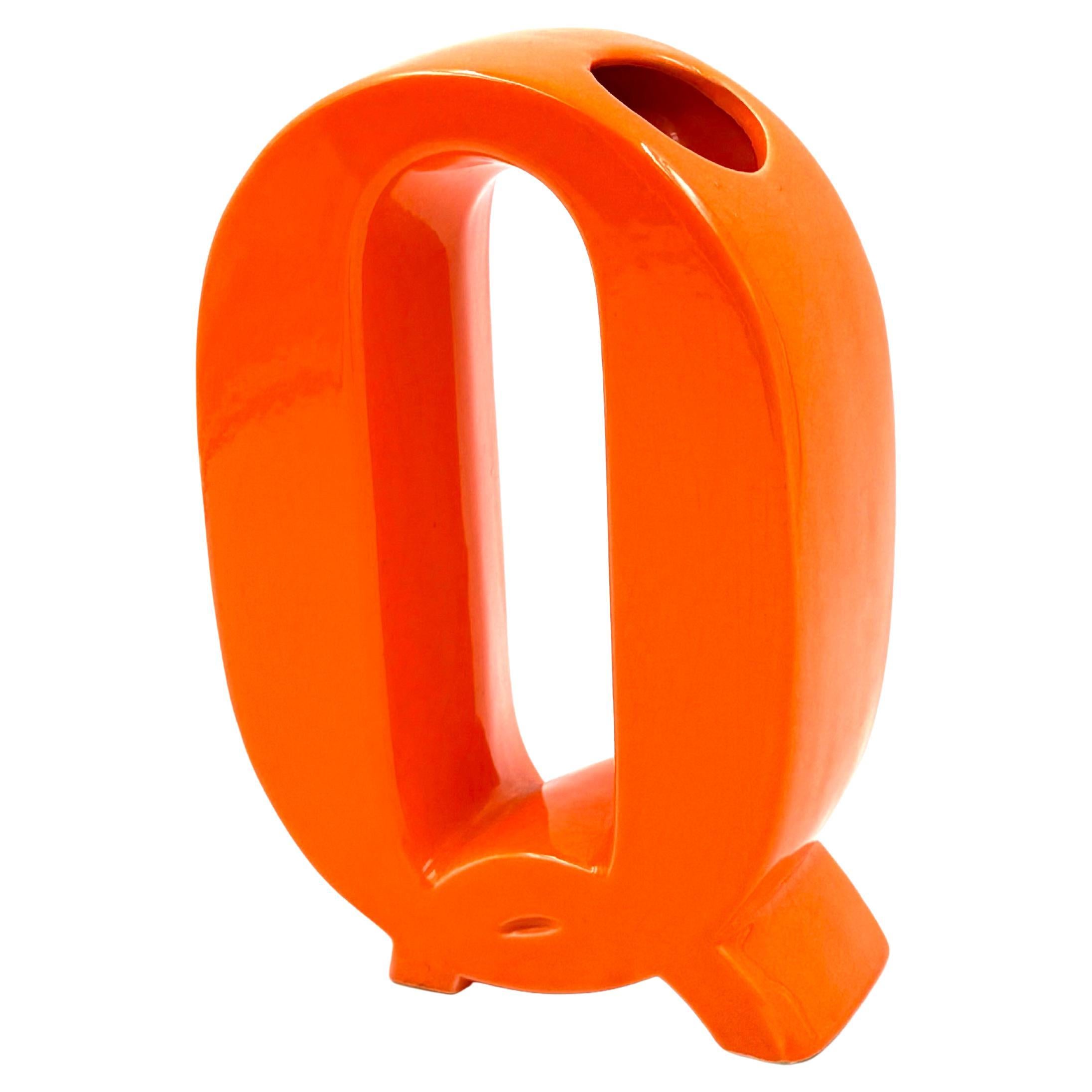 Space age orange Q letter shaped ceramic solifleur vase, Marcel Radureau ca. 197 in vendita