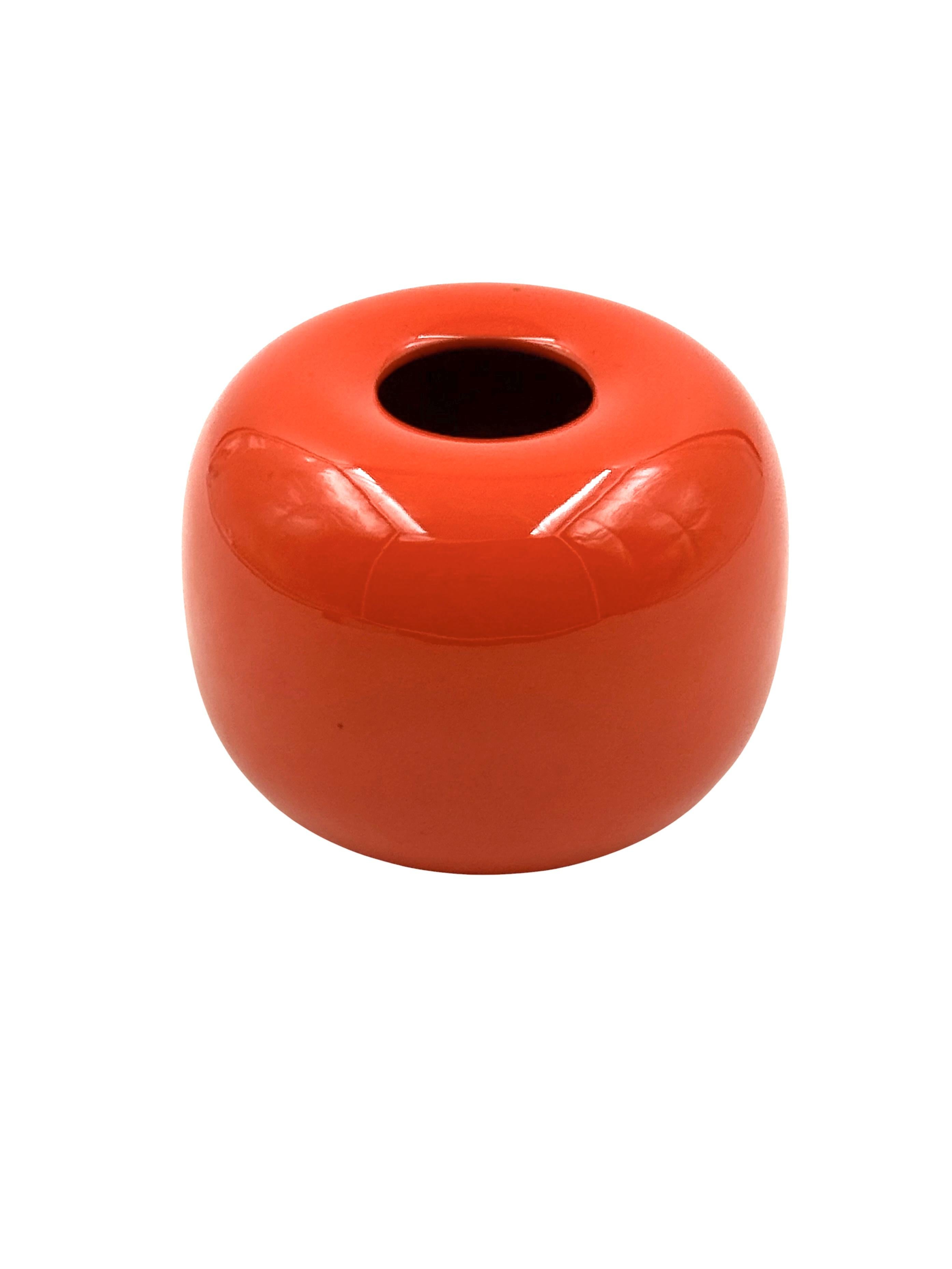 Jarrón pequeño de cerámica naranja de la era espacial, Sicart Italia ca. 1970 en venta 3
