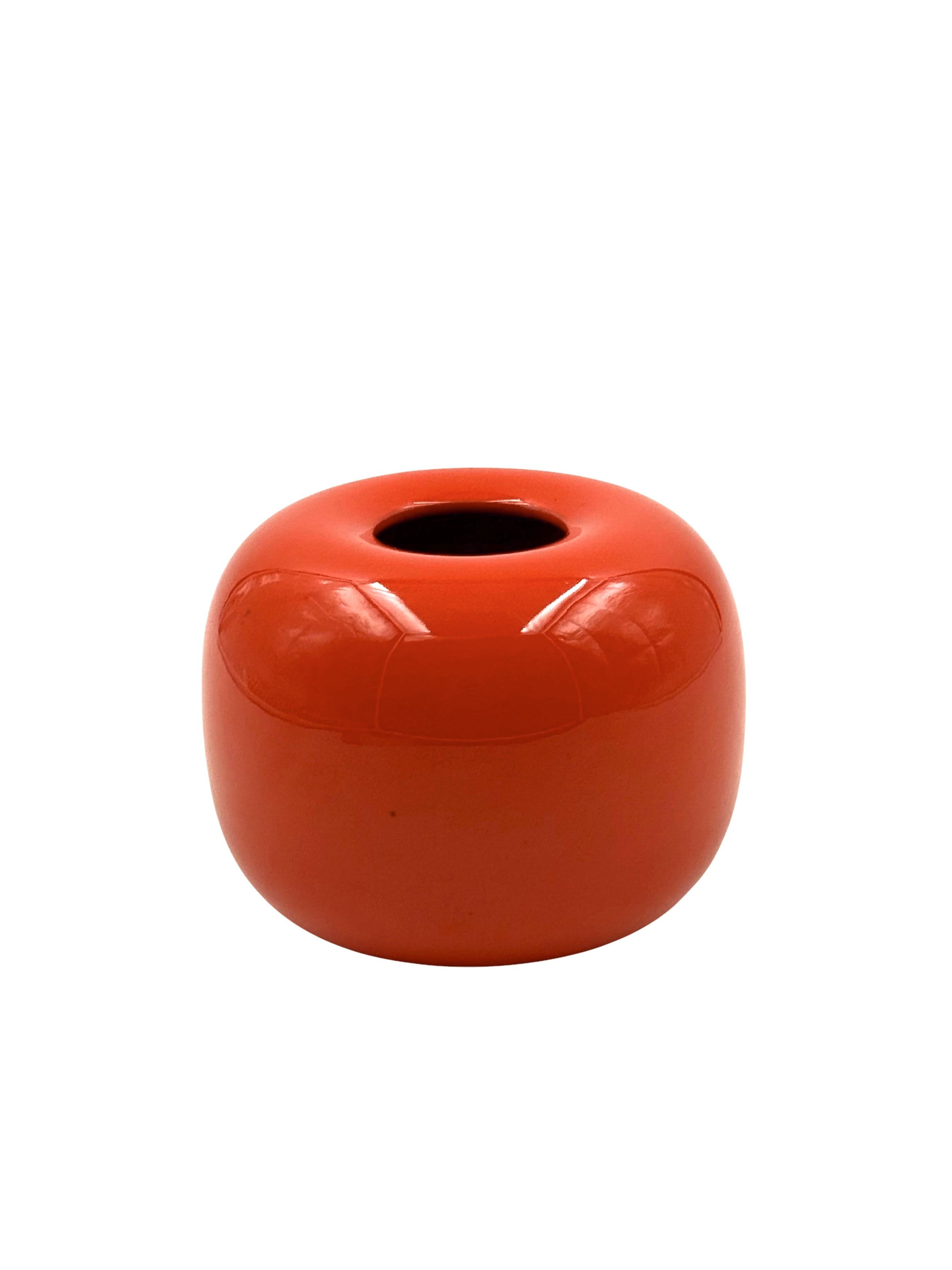 Jarrón pequeño de cerámica naranja de la era espacial, Sicart Italia ca. 1970 Late 20th Century en venta