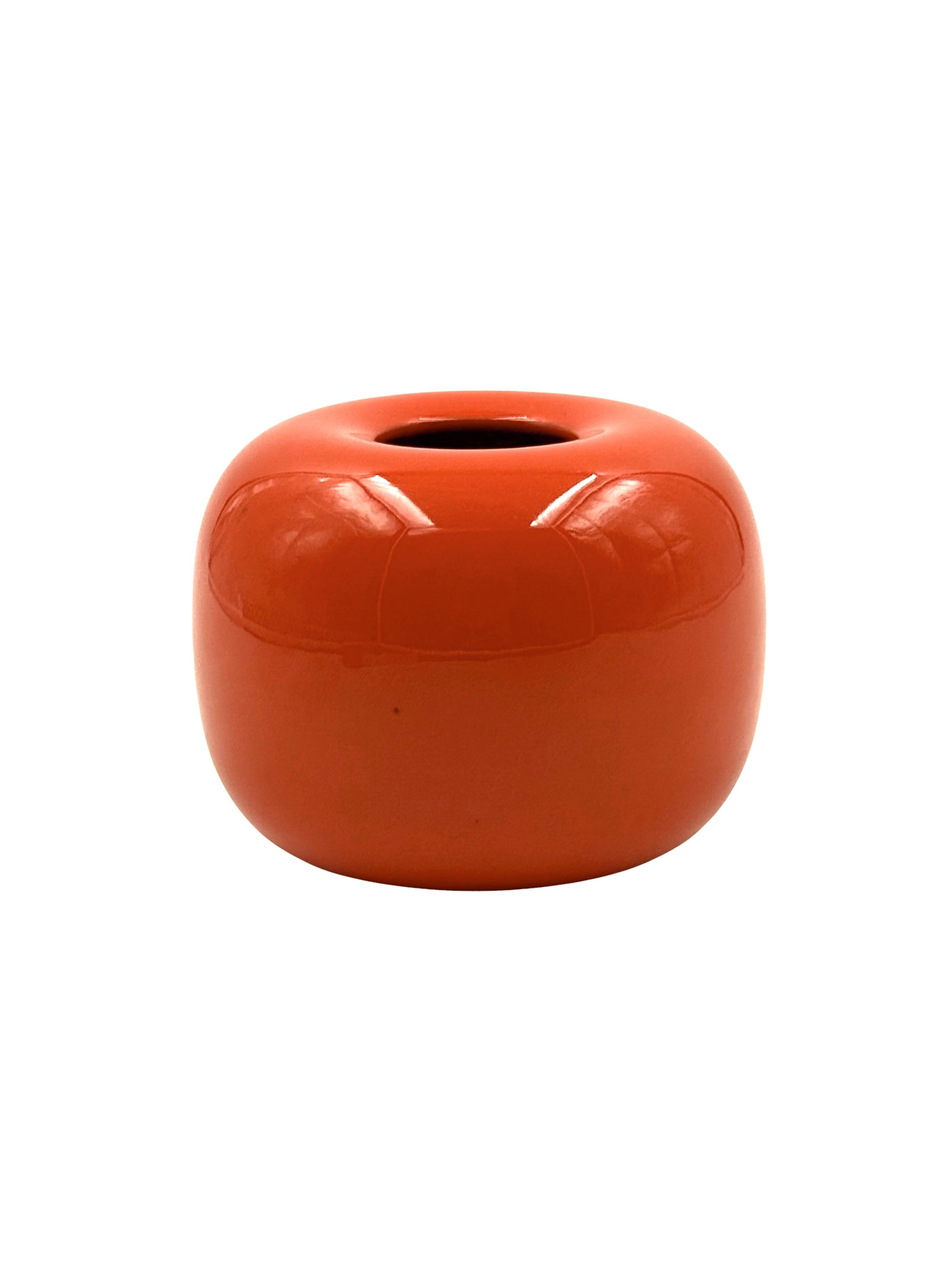 Jarrón pequeño de cerámica naranja de la era espacial, Sicart Italia ca. 1970 en venta 1