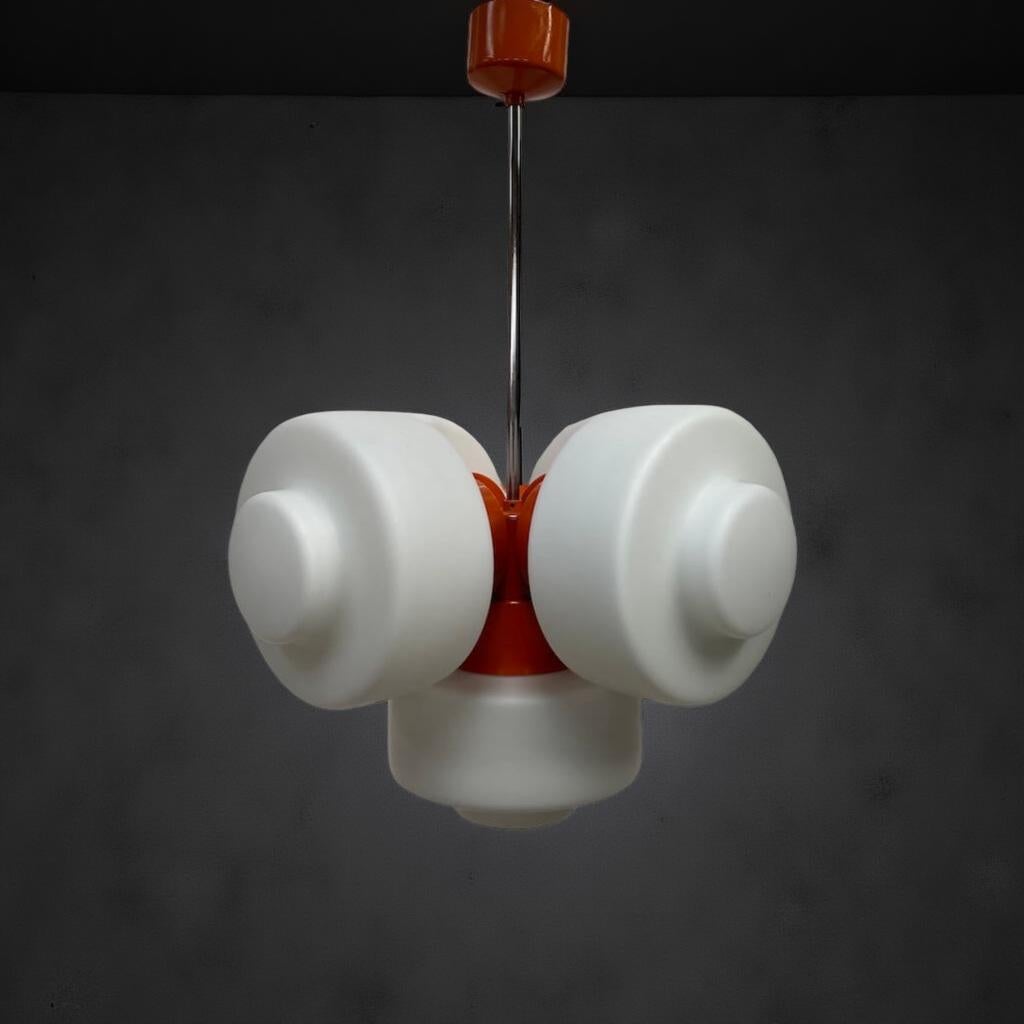 Lampada a sospensione scultorea in vetro opalino arancione e bianco, Cechia, anni 70 in vendita 6
