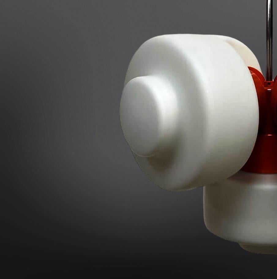 Fine XX secolo Lampada a sospensione scultorea in vetro opalino arancione e bianco, Cechia, anni 70 in vendita