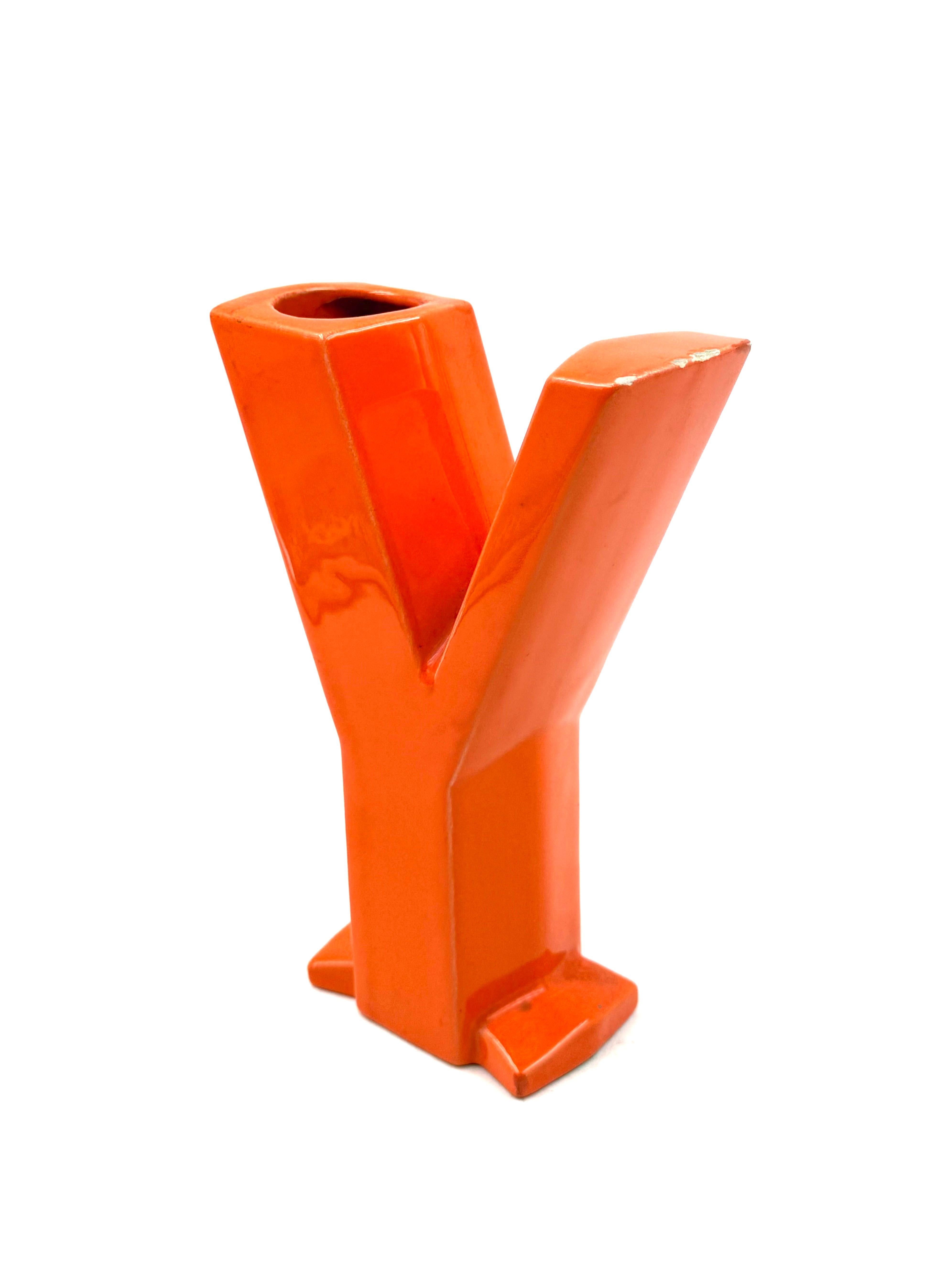 Jarrón de cerámica solifleur en forma de letra Y naranja de la era espacial, Marcel Radureau Años 70 en venta 4