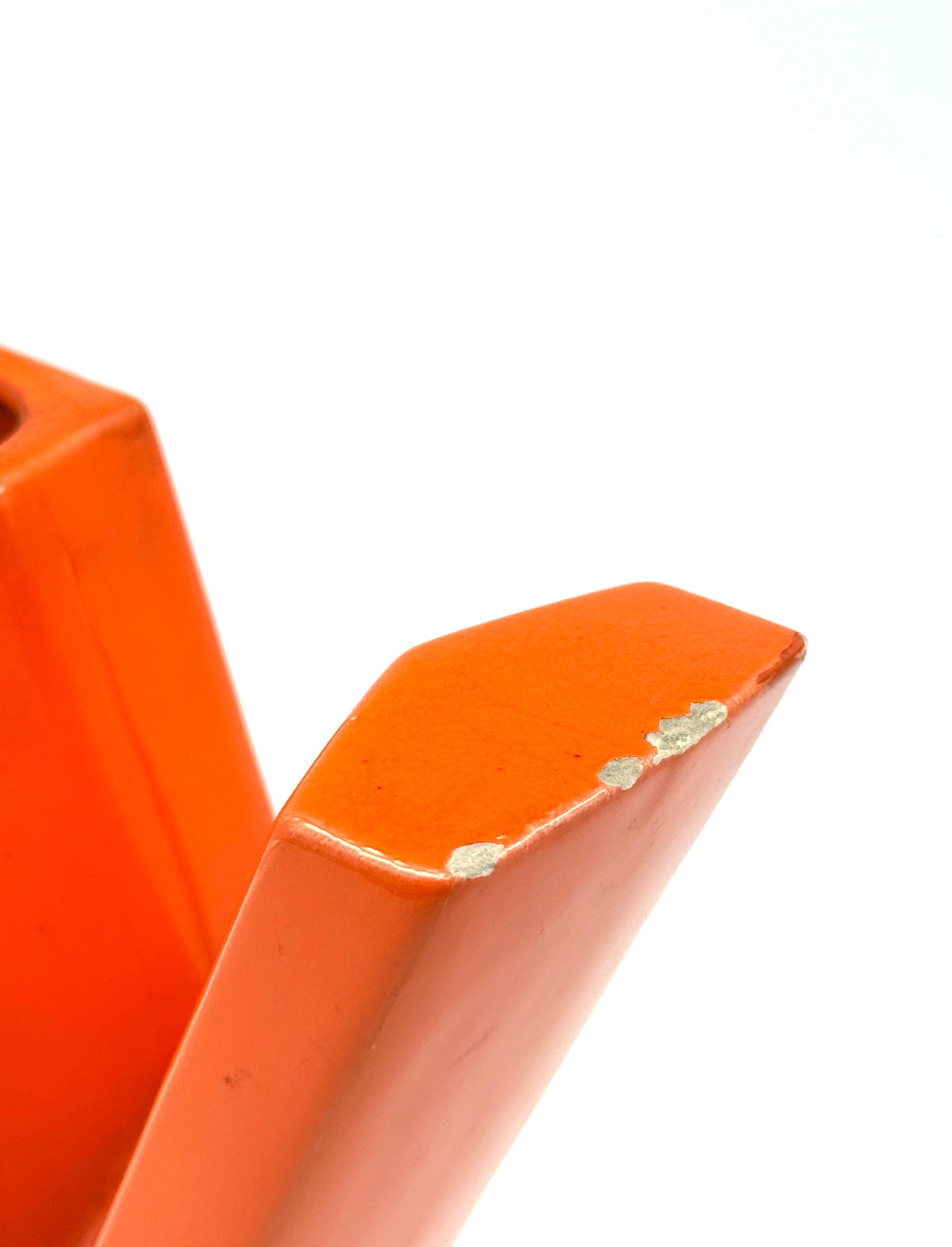 Jarrón de cerámica solifleur en forma de letra Y naranja de la era espacial, Marcel Radureau Años 70 en venta 5