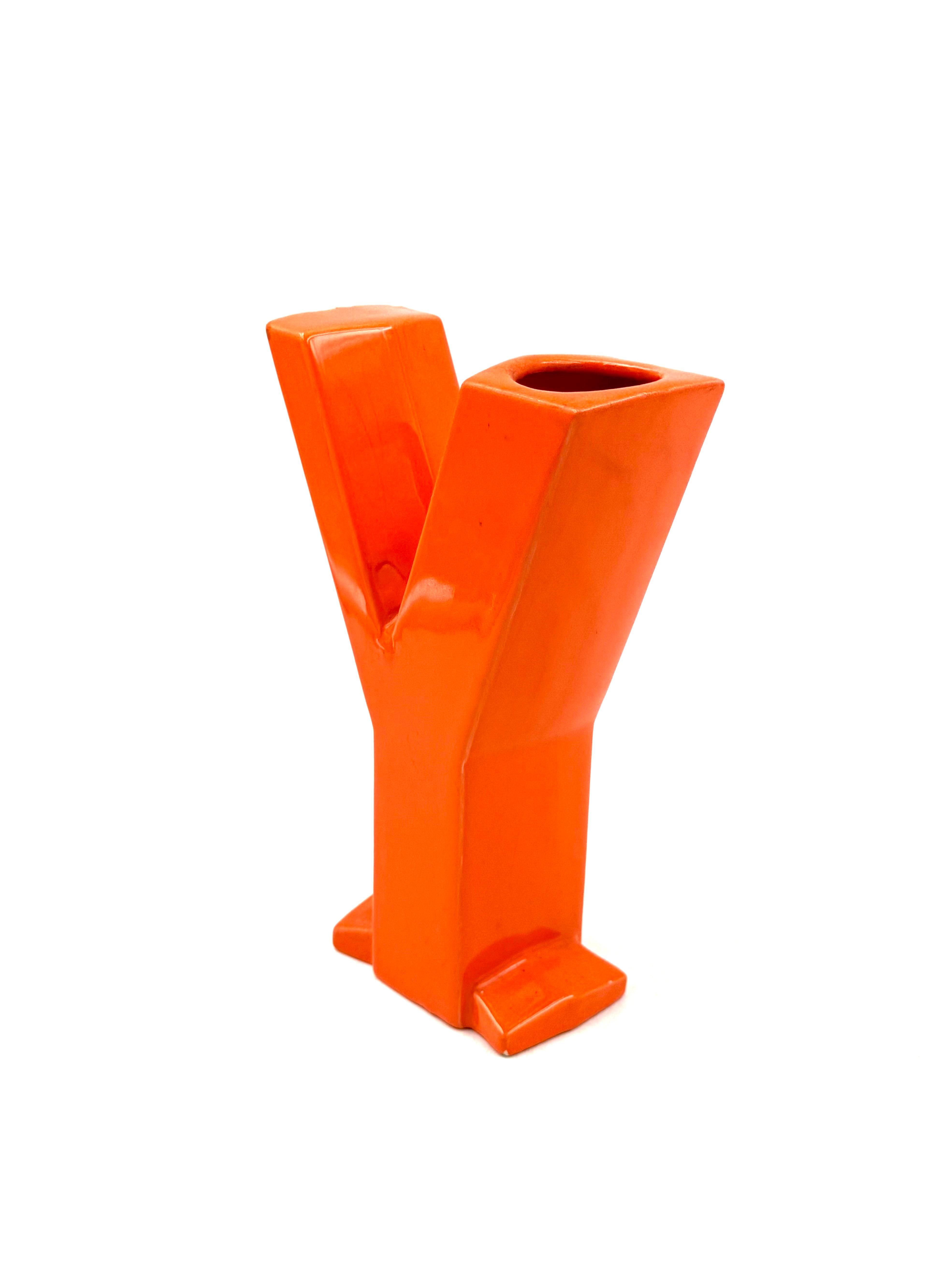 Jarrón de cerámica solifleur en forma de letra Y naranja de la era espacial, Marcel Radureau Años 70 Cerámico en venta