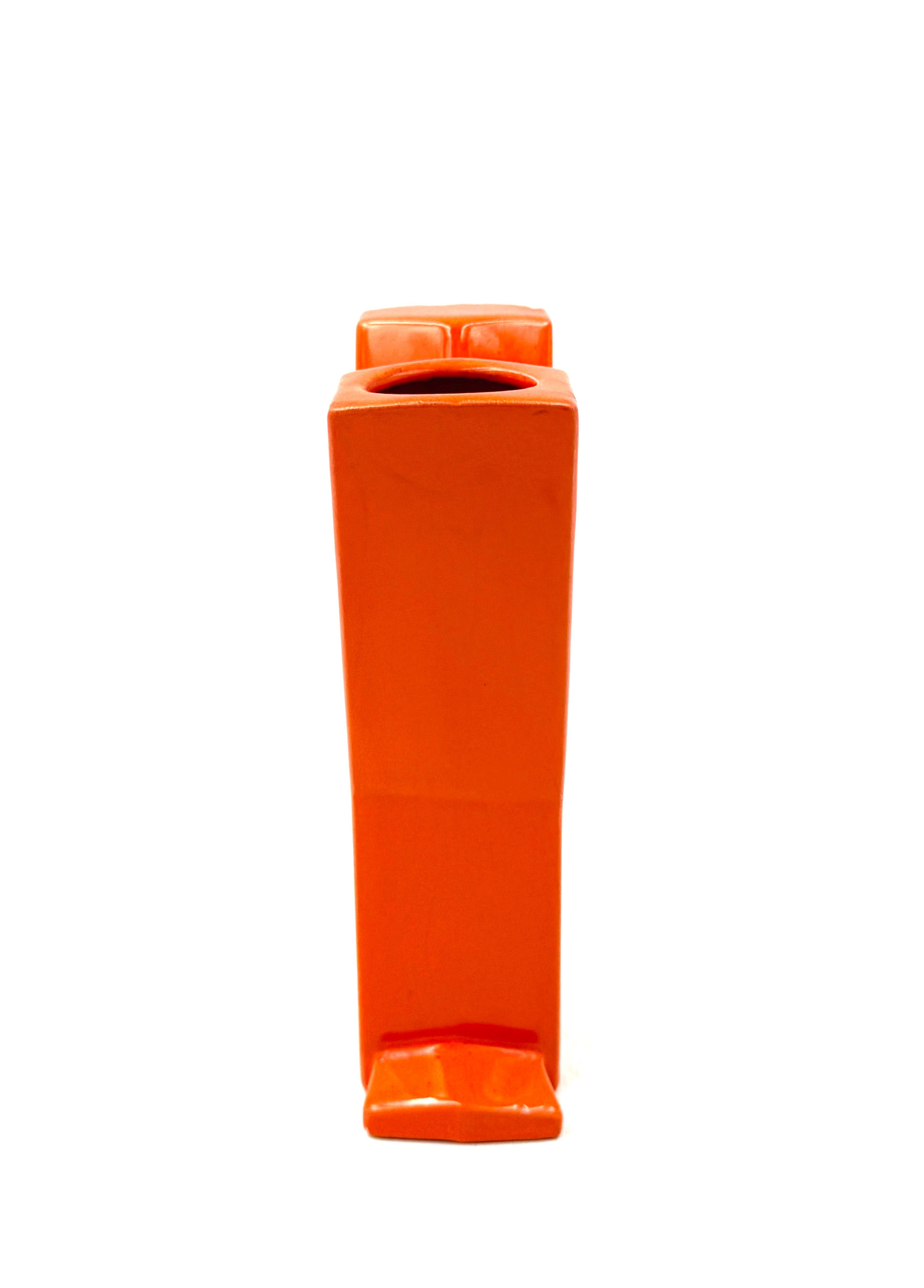 Jarrón de cerámica solifleur en forma de letra Y naranja de la era espacial, Marcel Radureau Años 70 en venta 1