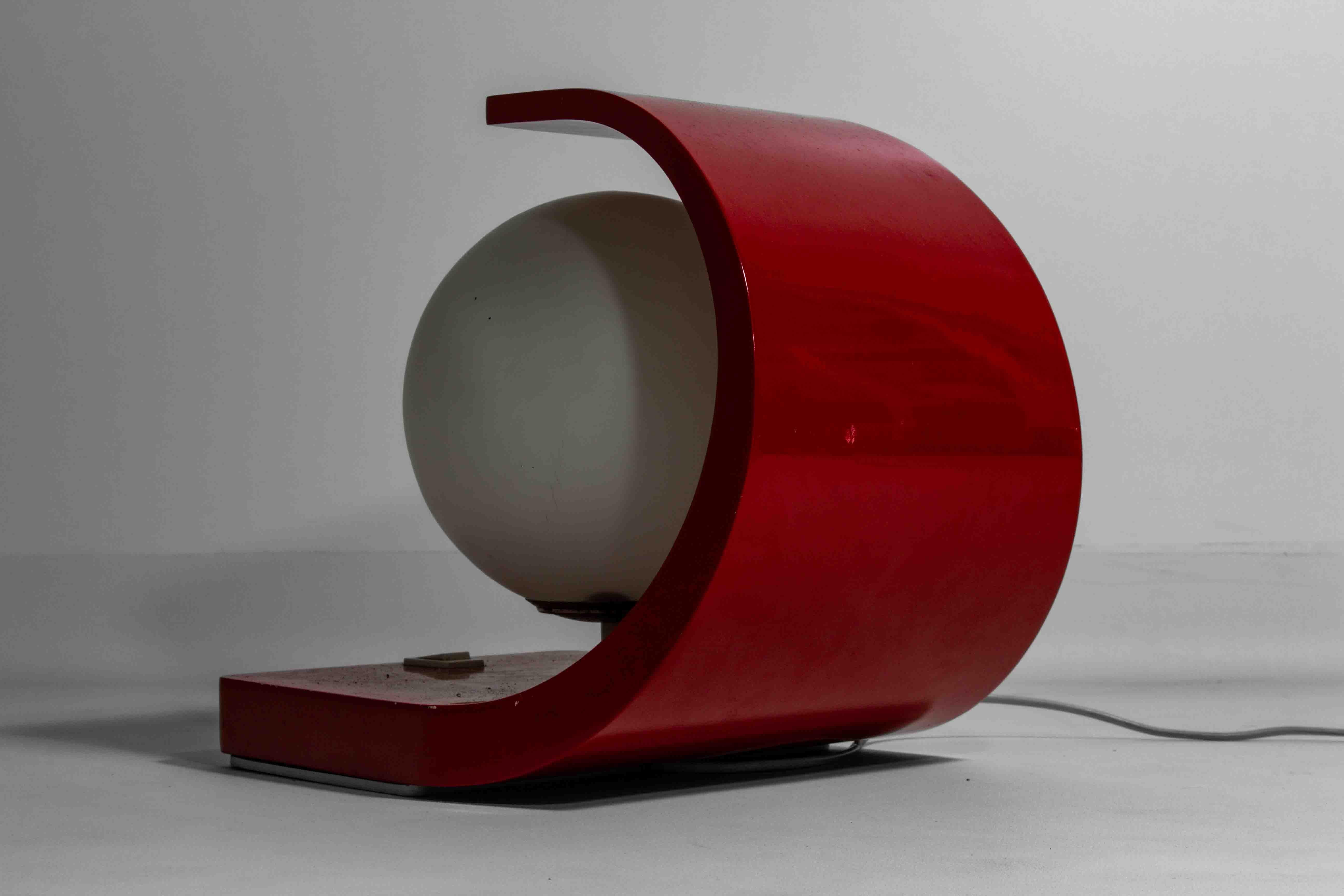 Ère spatiale Lampe obb de l'ère spatiale dans un boîtier en stratifié rouge, Italie, années 1960 en vente