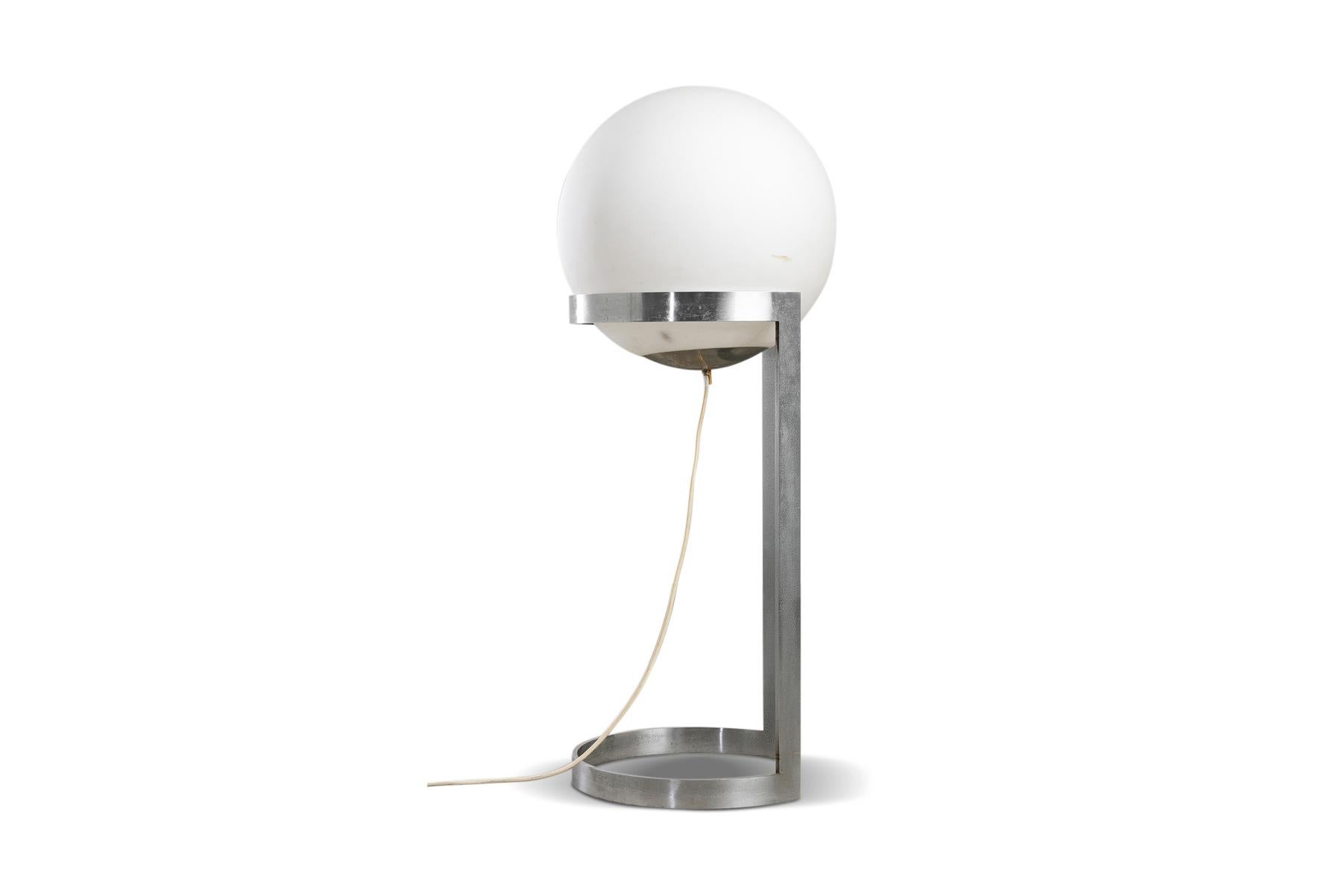 Mid-Century Modern Lampe orbe de l'ère spatiale sur socle en aluminium en vente