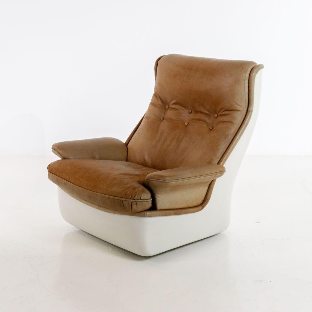 Space Age Orchid Armchair & Stool by Michel Cadestin for Airborne 1970s In Good Condition For Sale In BAARLO, LI