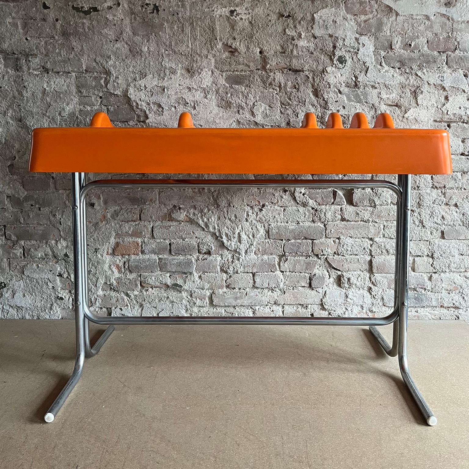 Scrivania arancione Orix Space Age di Vittorio Parigi and Nani Prina per Molteni in vendita 4