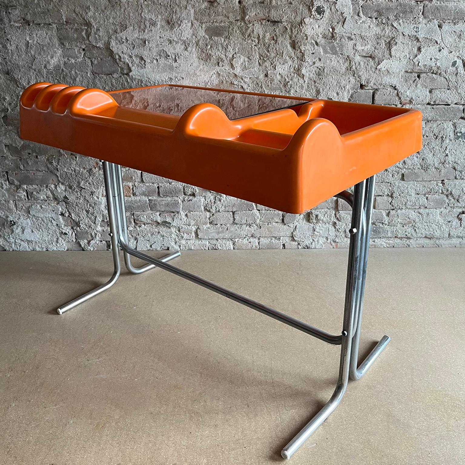 Fine XX secolo Scrivania arancione Orix Space Age di Vittorio Parigi and Nani Prina per Molteni in vendita